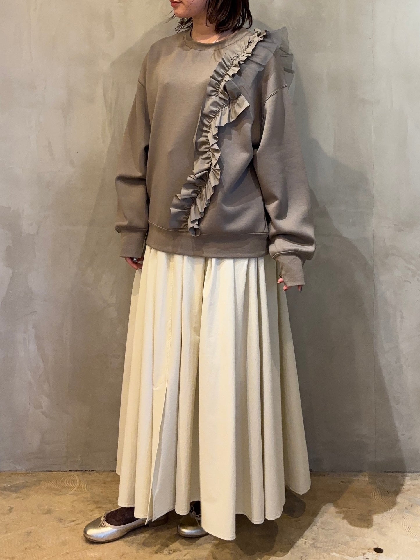 【botanical】ライトダンボールアシメフリルトップス