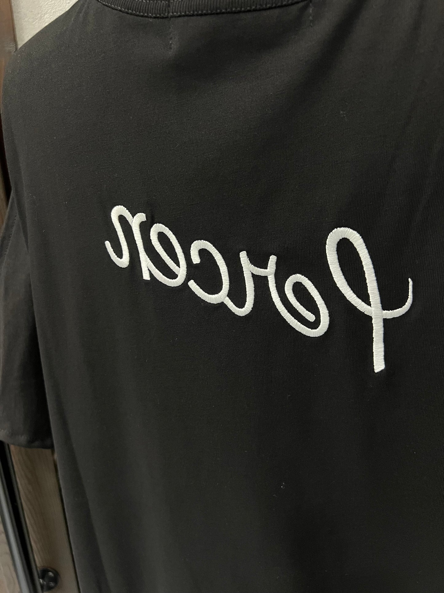 【1%】刺繍ロゴ袖スリットプルオーバー