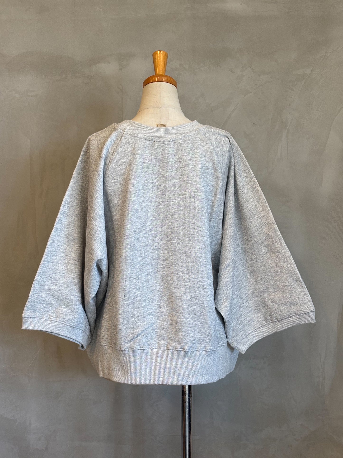 【NEW ERA】スウェット クルーネック(グレー)