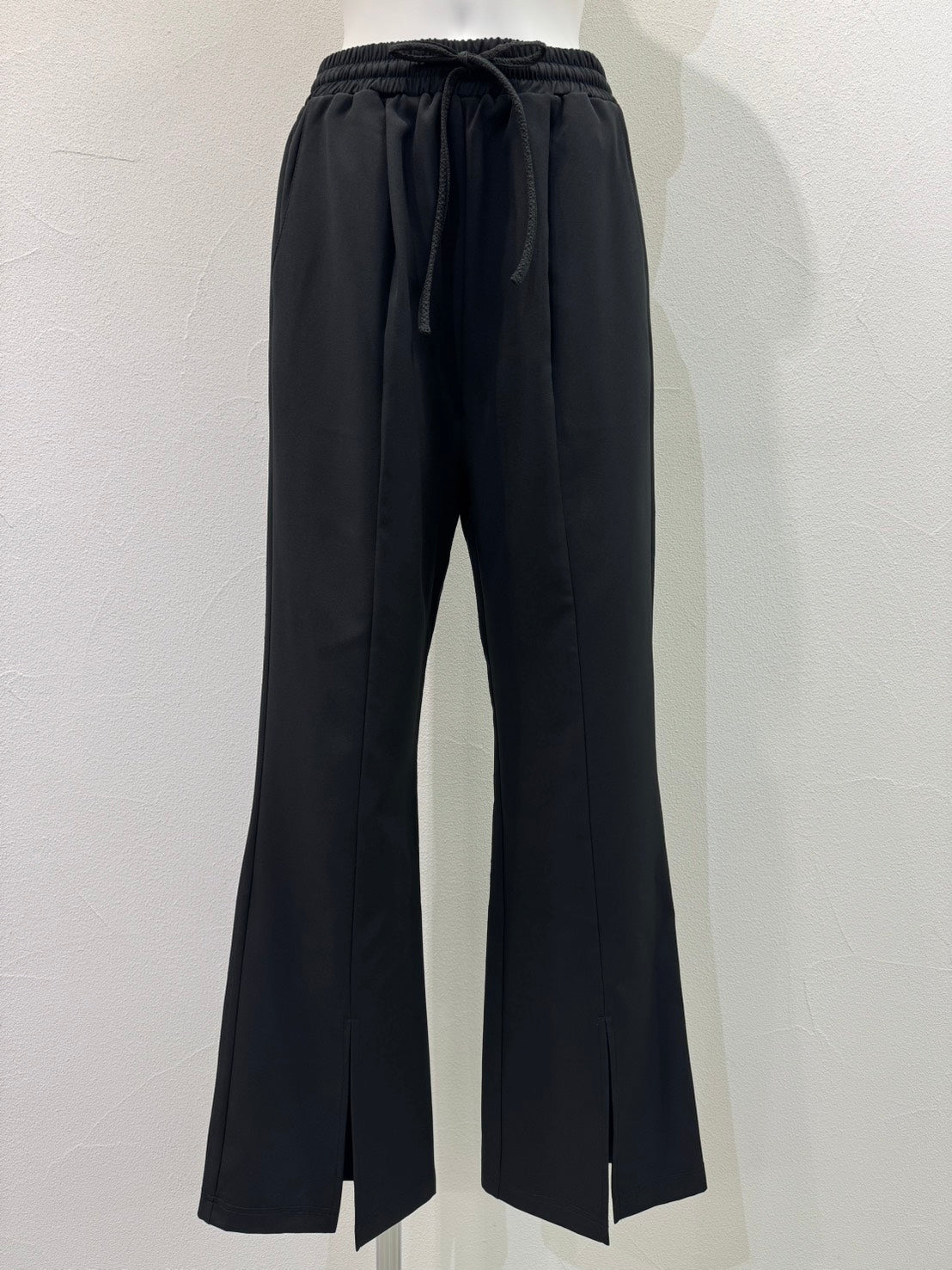 【予約商品】CYAN TOKYO スリットフレアーフィットパンツ