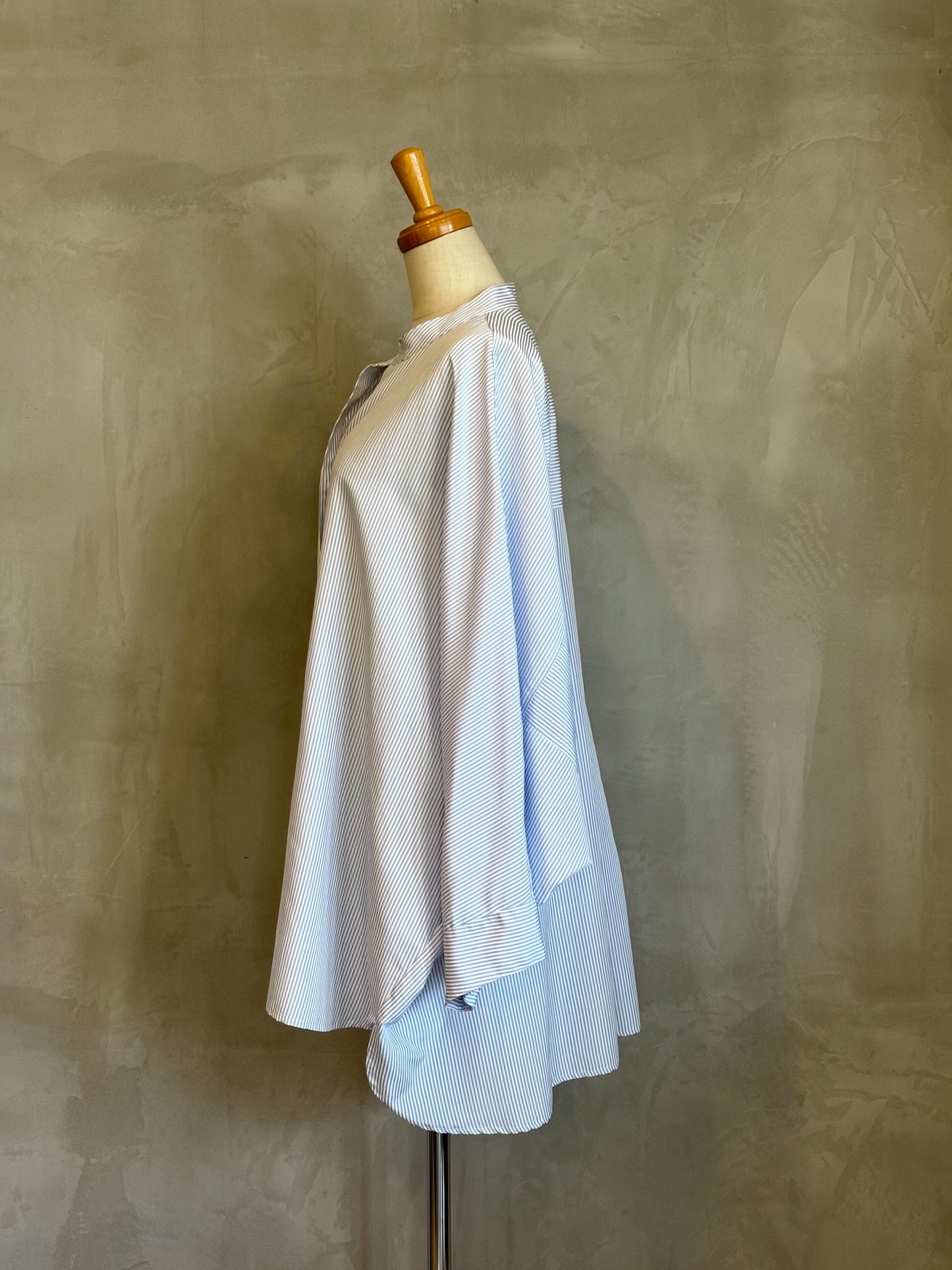 【ACUTA】ピンストライプブロードドルマンポンチョシャツ