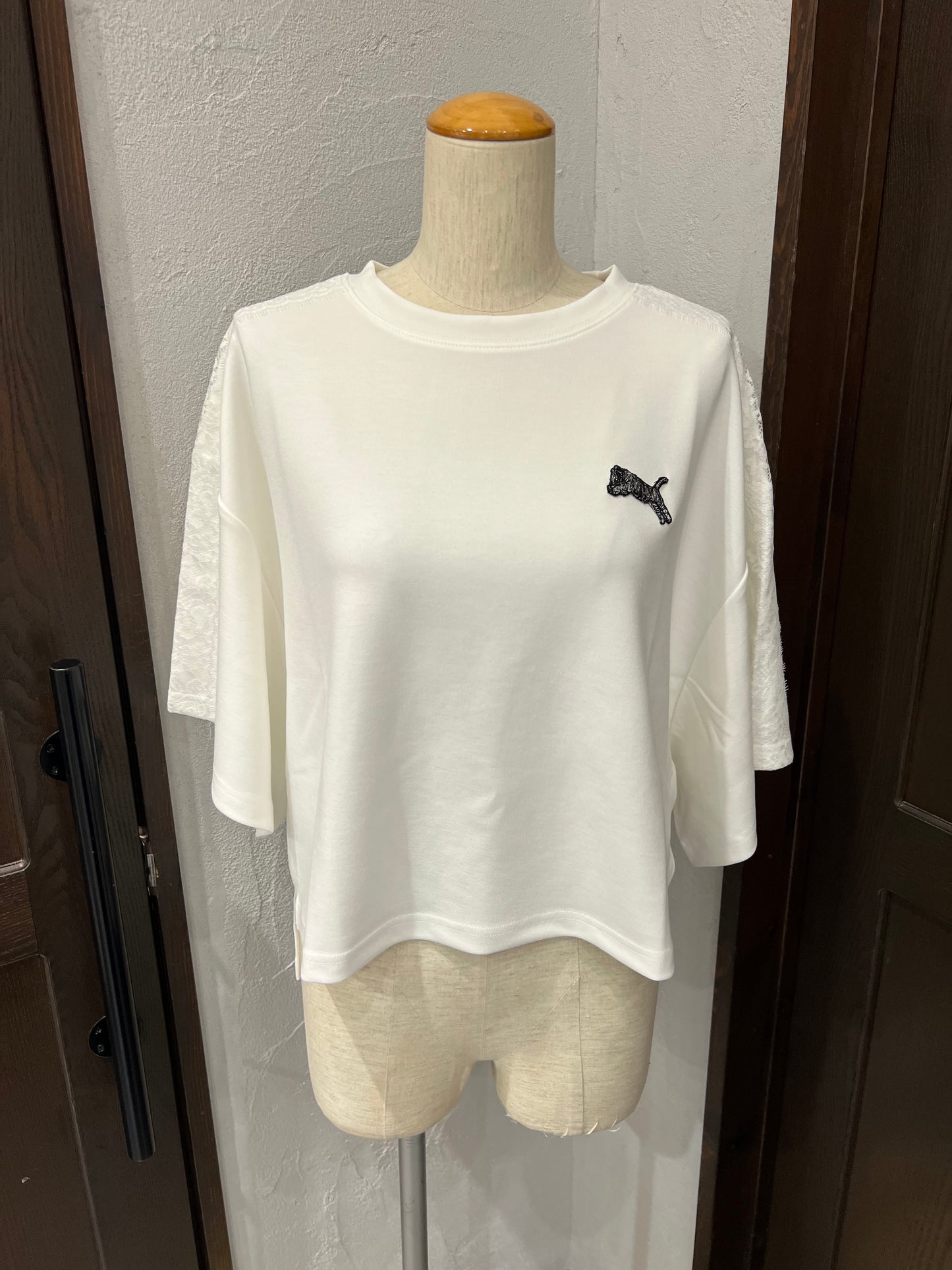 【TRANOI】トラ刺繍レースライントップス