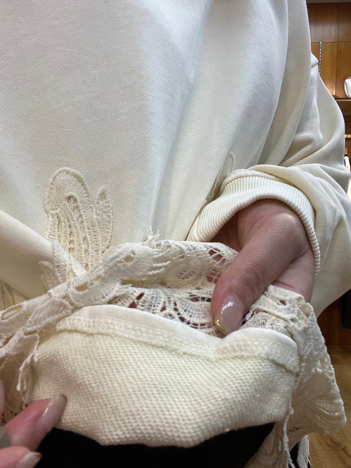 【Hunch】ピグメント裏毛 レースドッキングプルオーバー