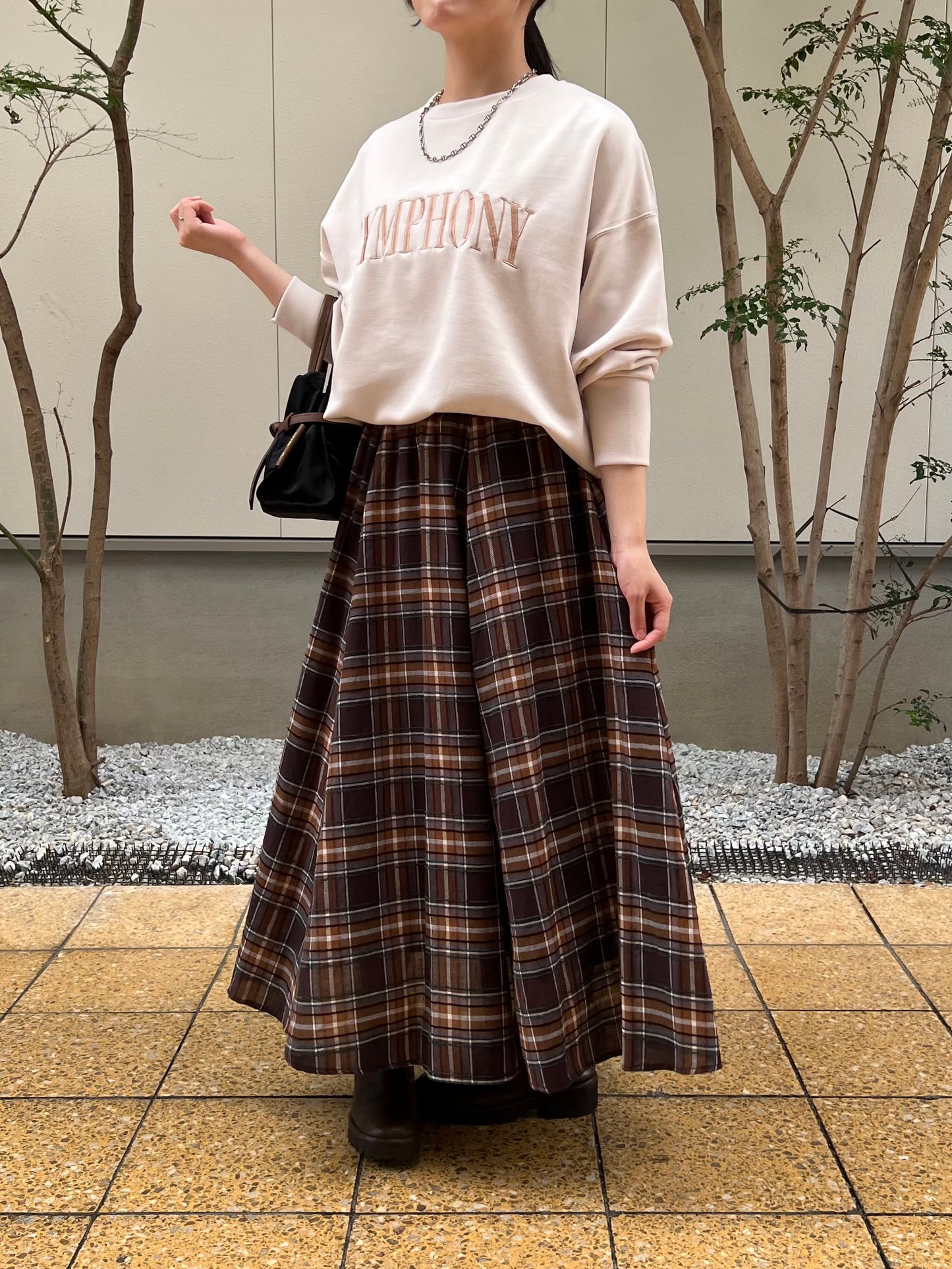 【botanical】ソフトダンボールロゴ刺繍スリットプルオーバー
