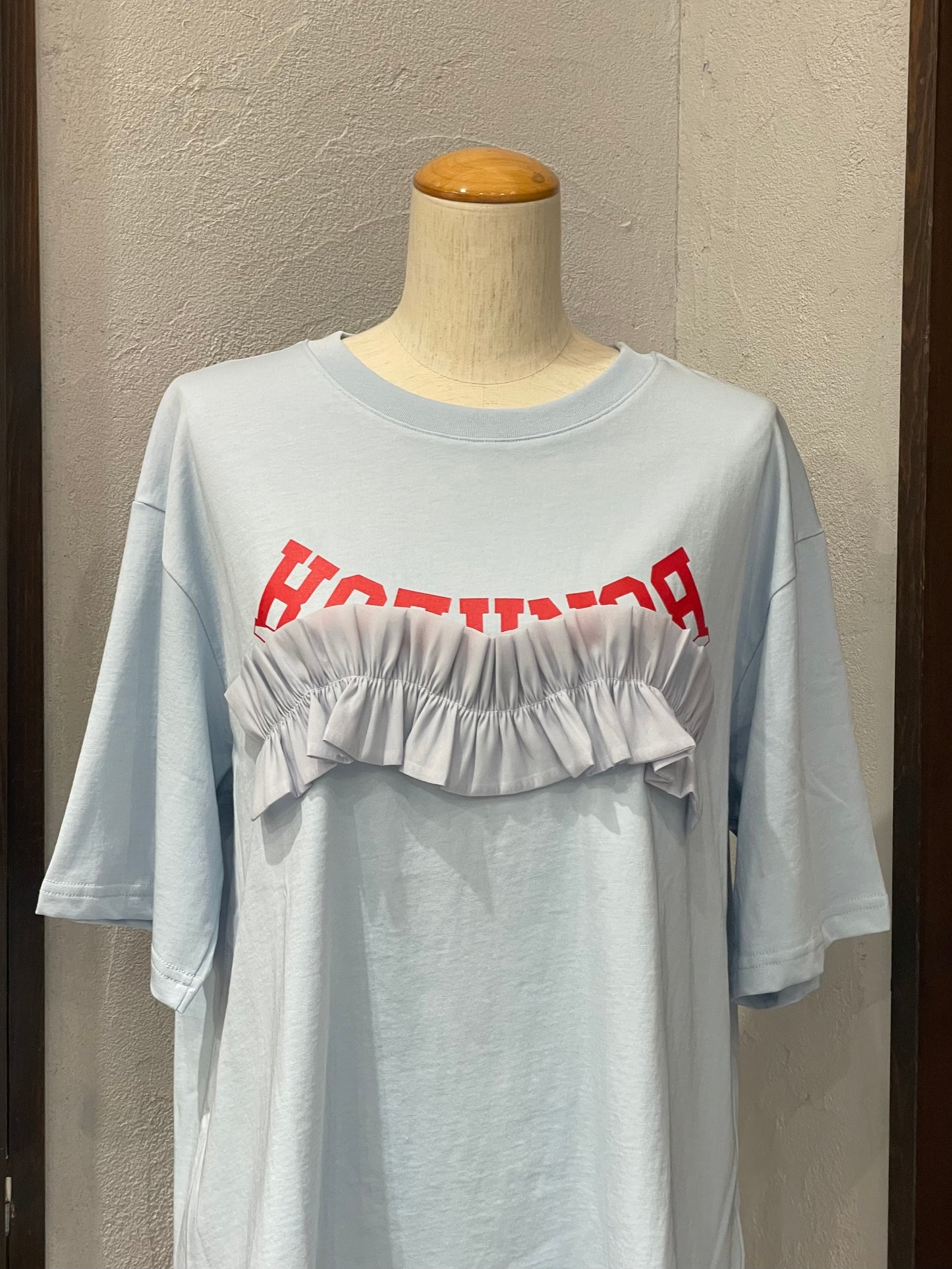 【Eimee Law】ウェーブフリルロゴプリントT