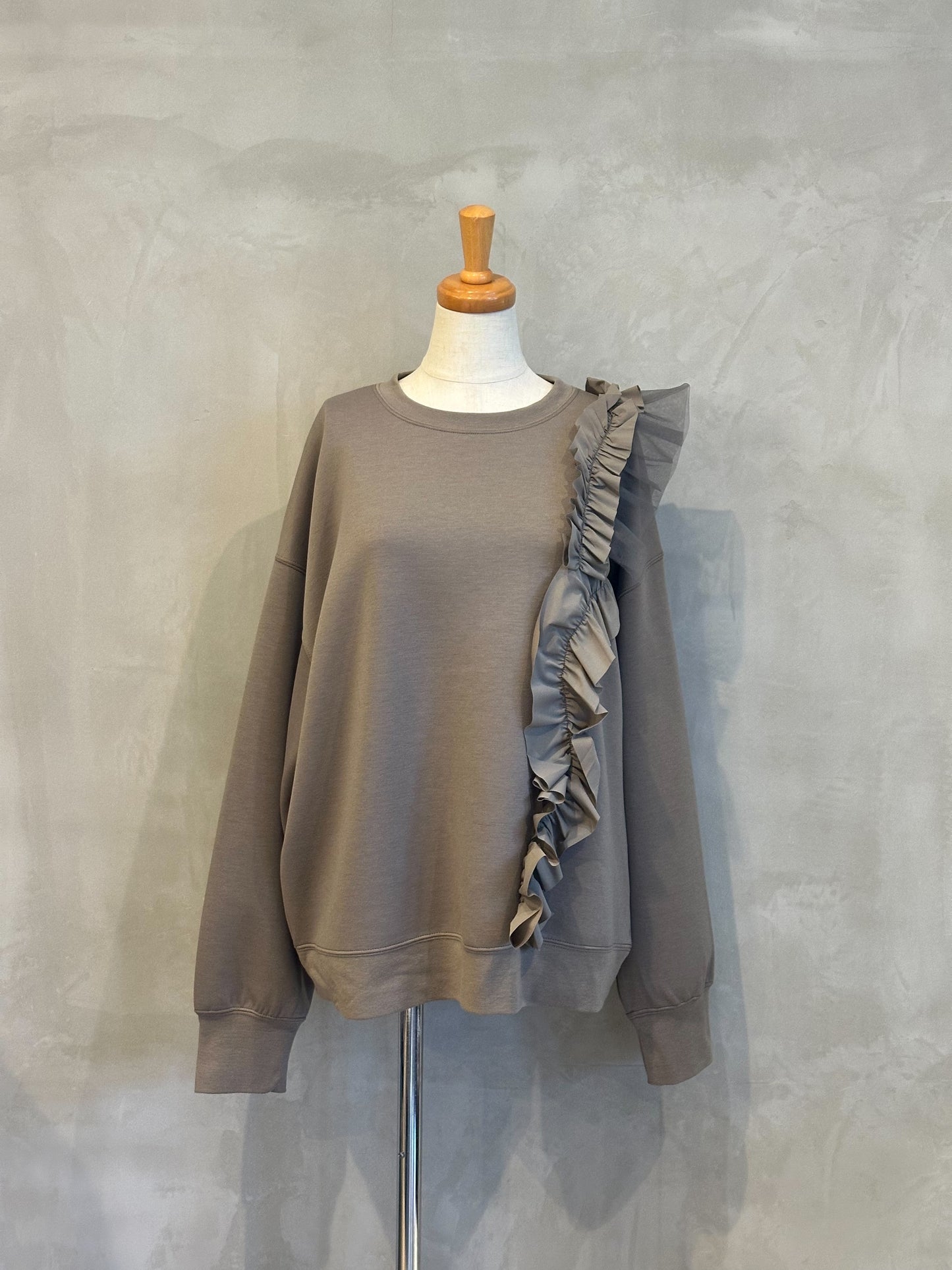 【botanical】ライトダンボールアシメフリルトップス