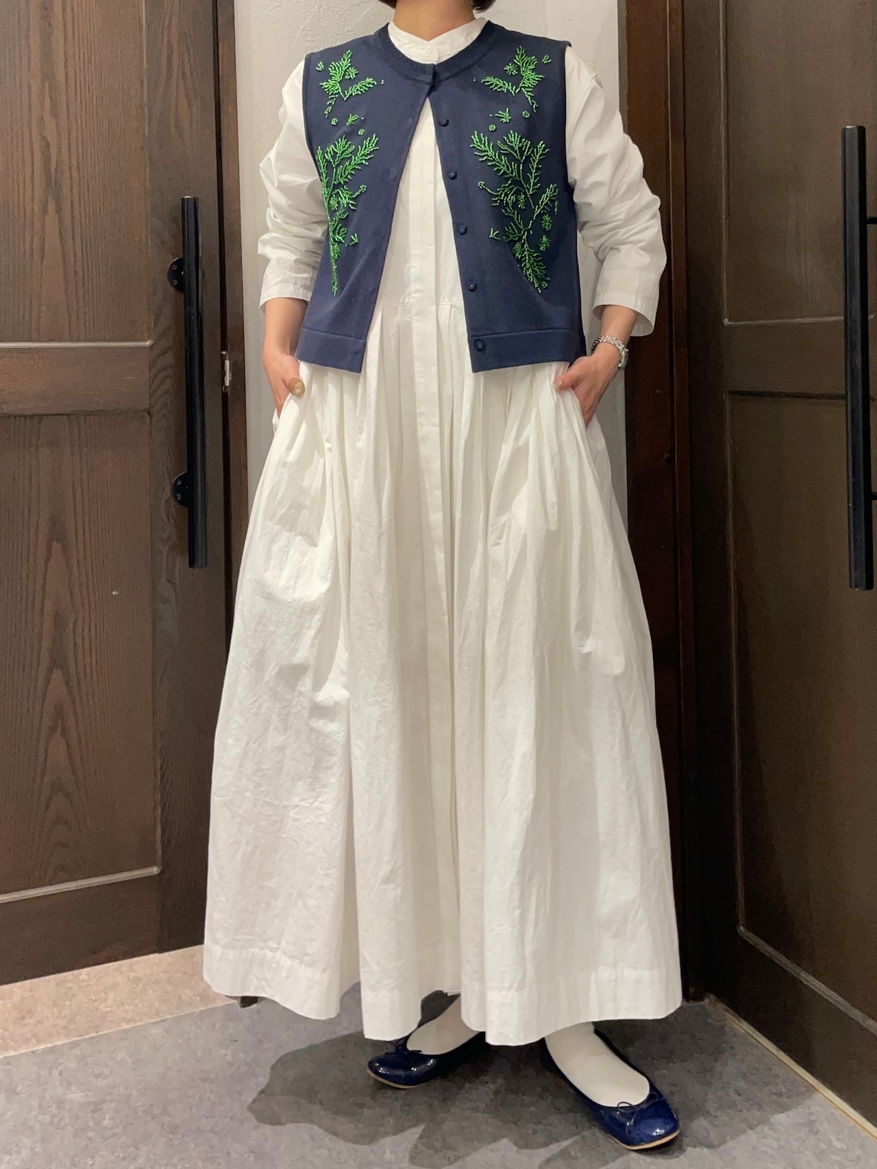 【TORRAZZO DONNA】ビーズ刺繡ニットベスト