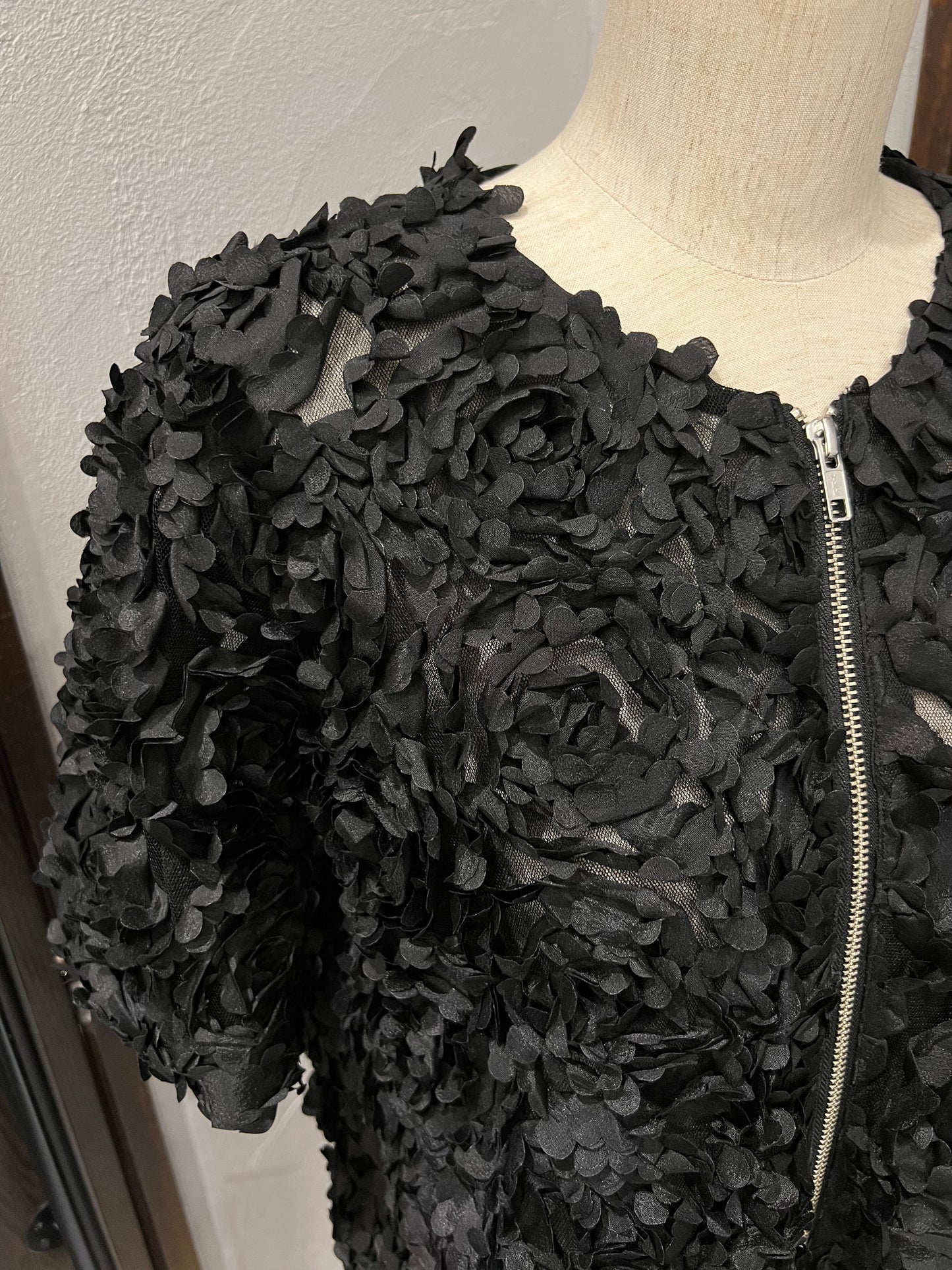 【TORRAZZO DONNA】フラワーチュール刺繍シアージャケット