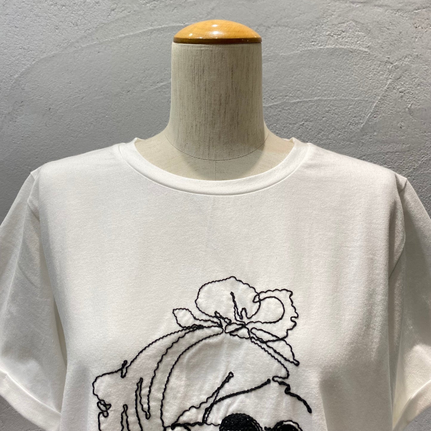 ROSIEE//コード刺繍デザインTシャツ