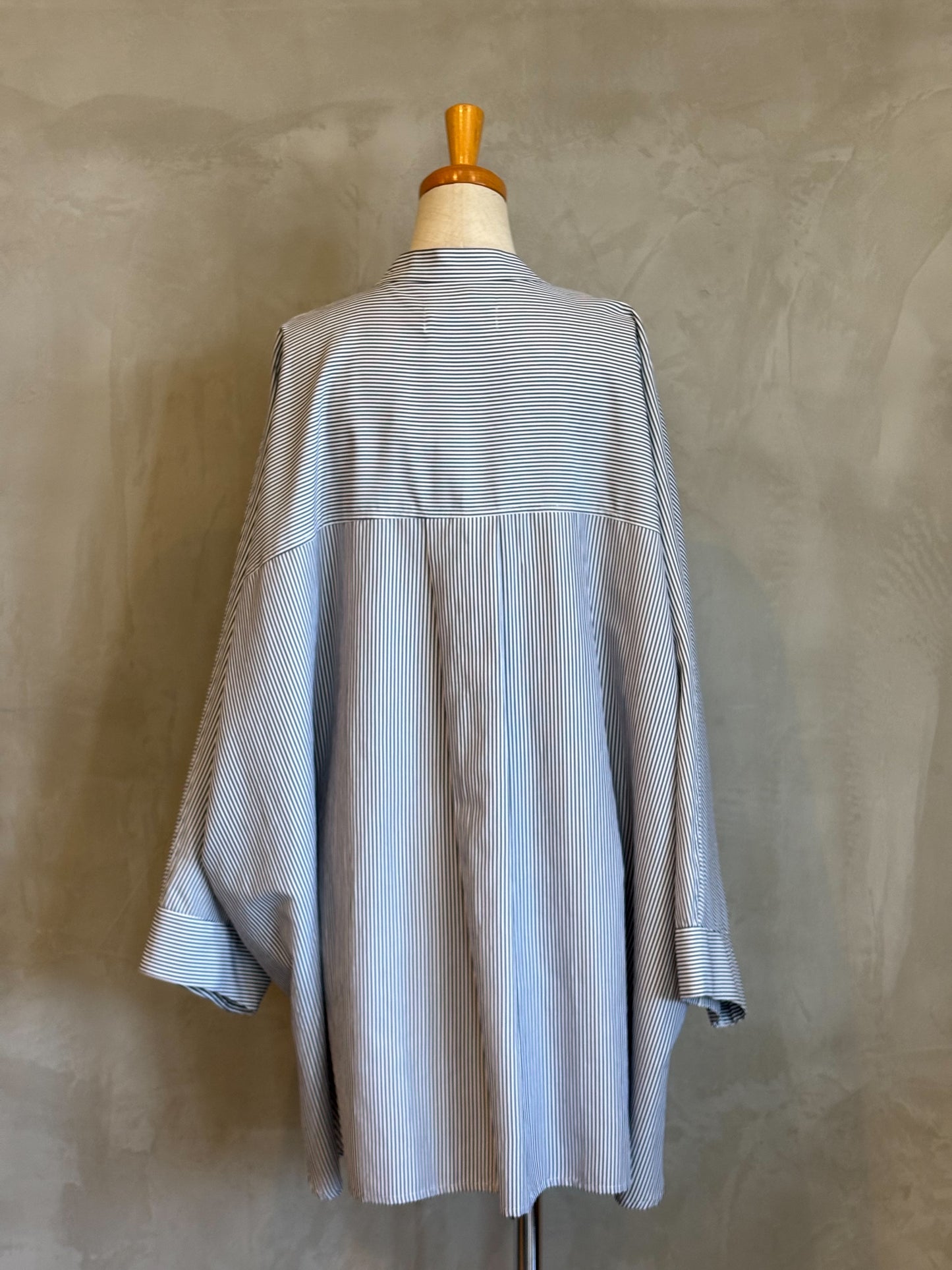 【ACUTA】ピンストライプブロードドルマンポンチョシャツ