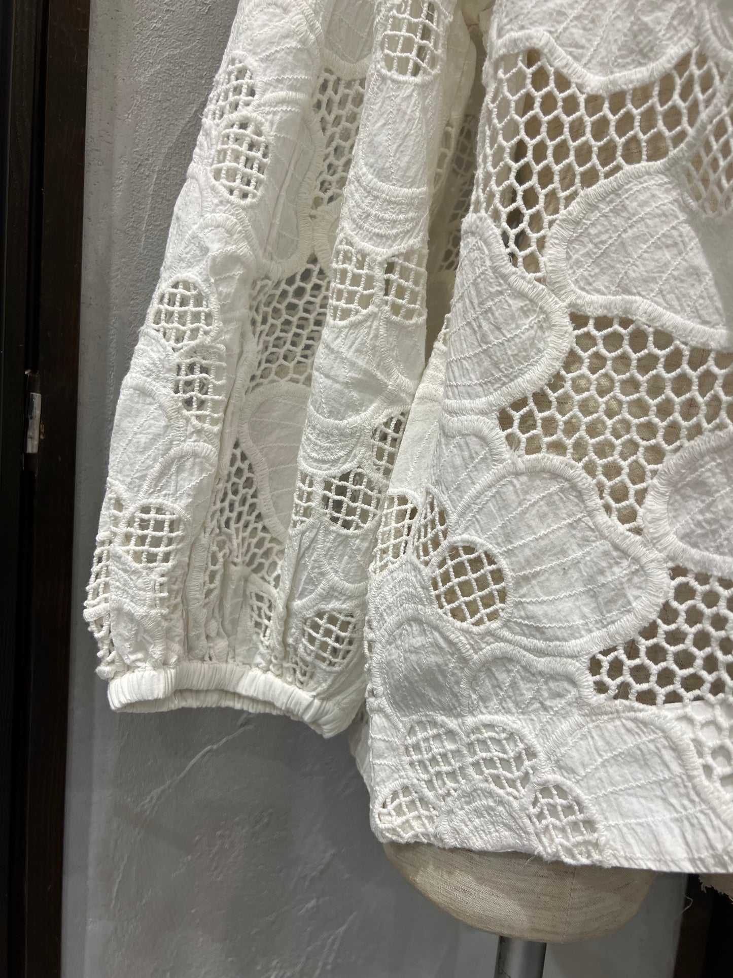 【TORRAZZO DONNA】カットワークレースブラウス