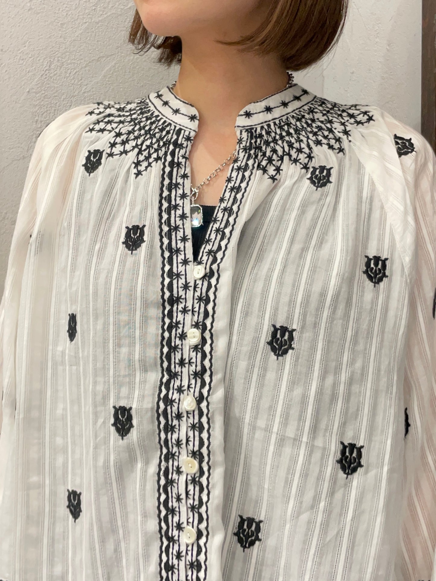 【TORRAZZO DONNA】インド刺繍ブラウス