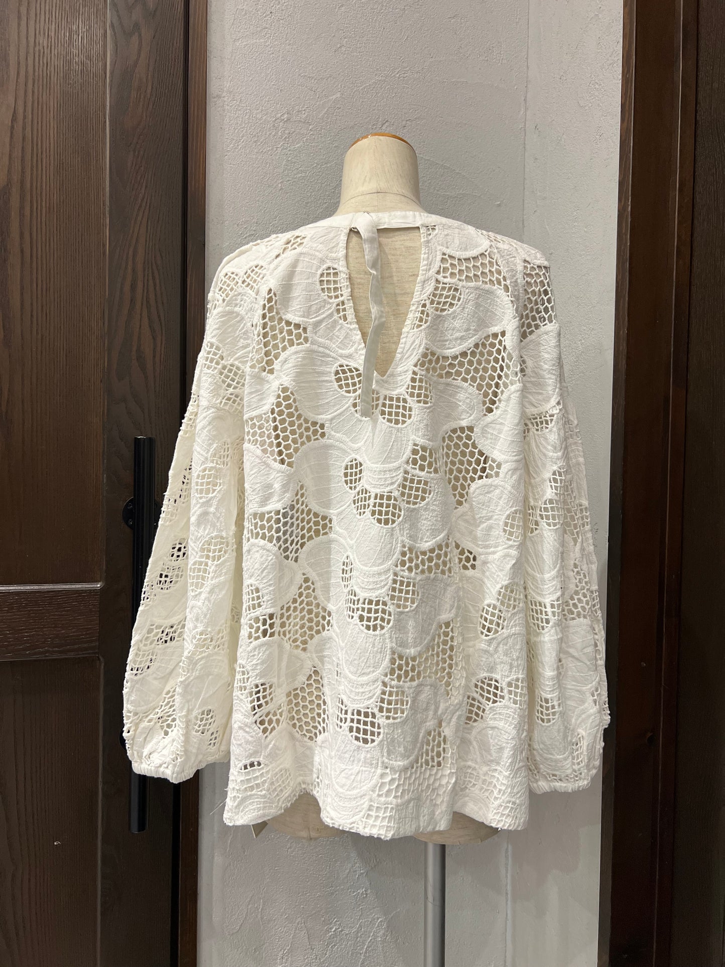 【TORRAZZO DONNA】カットワークレースブラウス