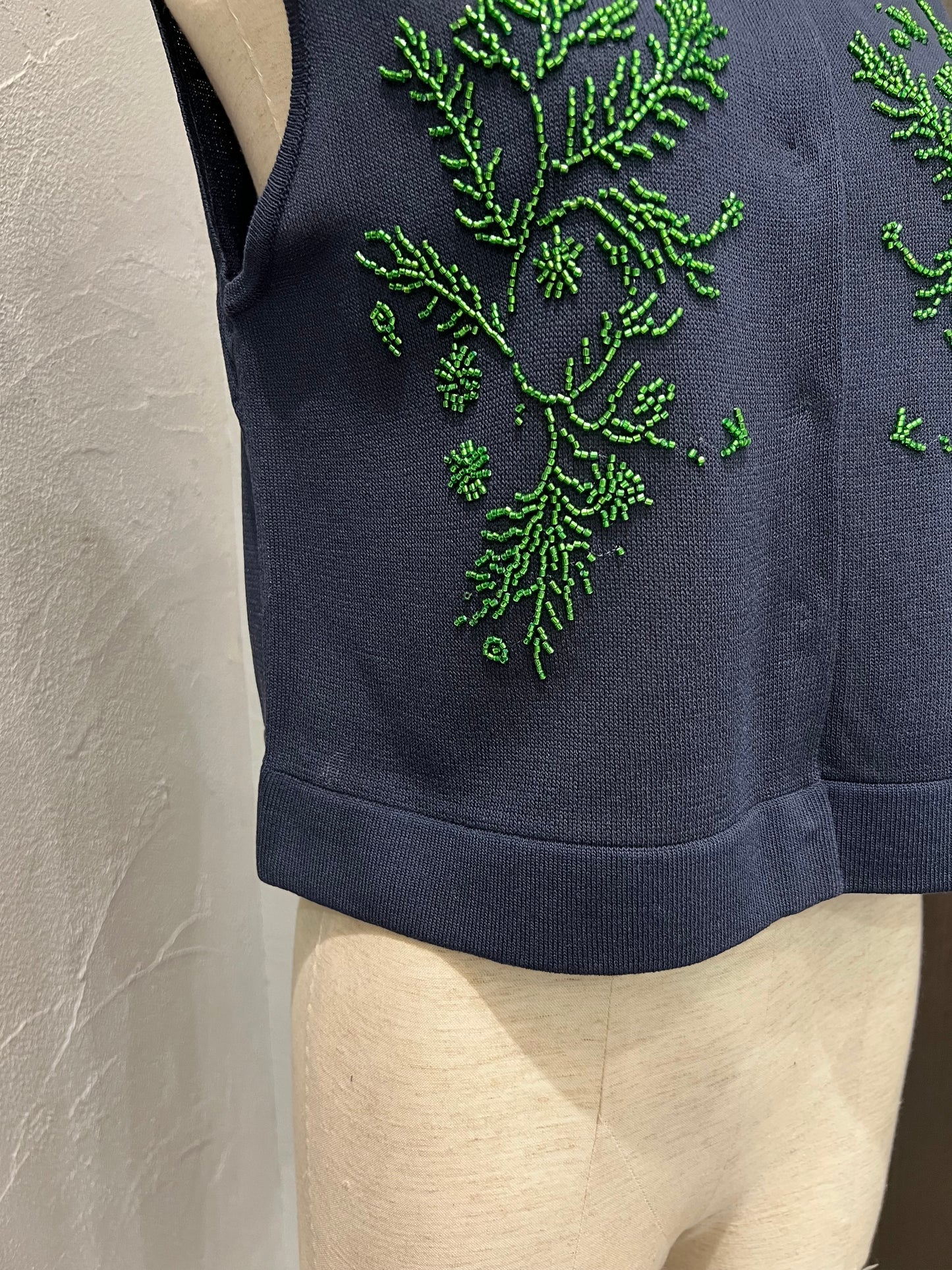 【TORRAZZO DONNA】ビーズ刺繡ニットベスト