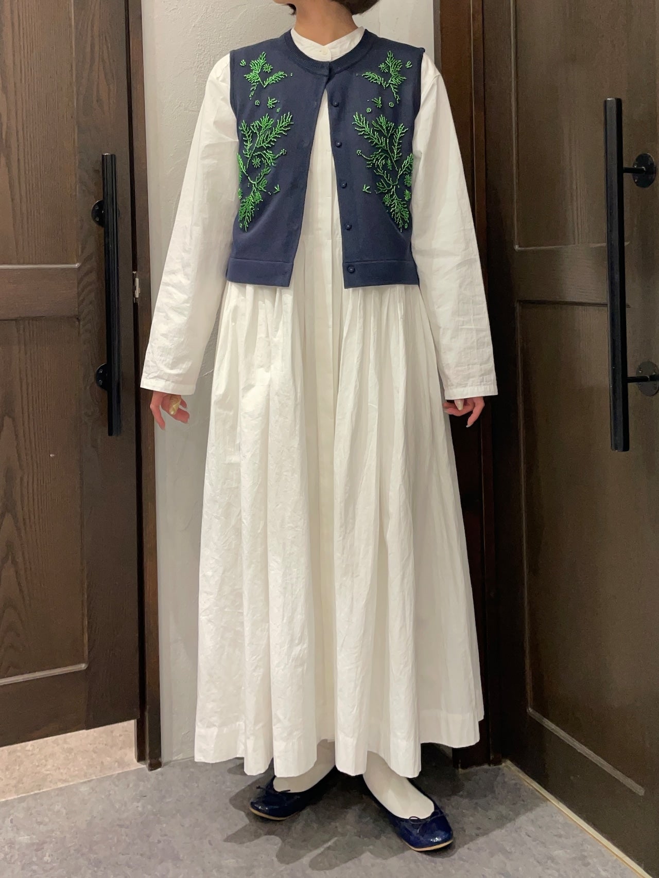 【TORRAZZO DONNA】ビーズ刺繡ニットベスト