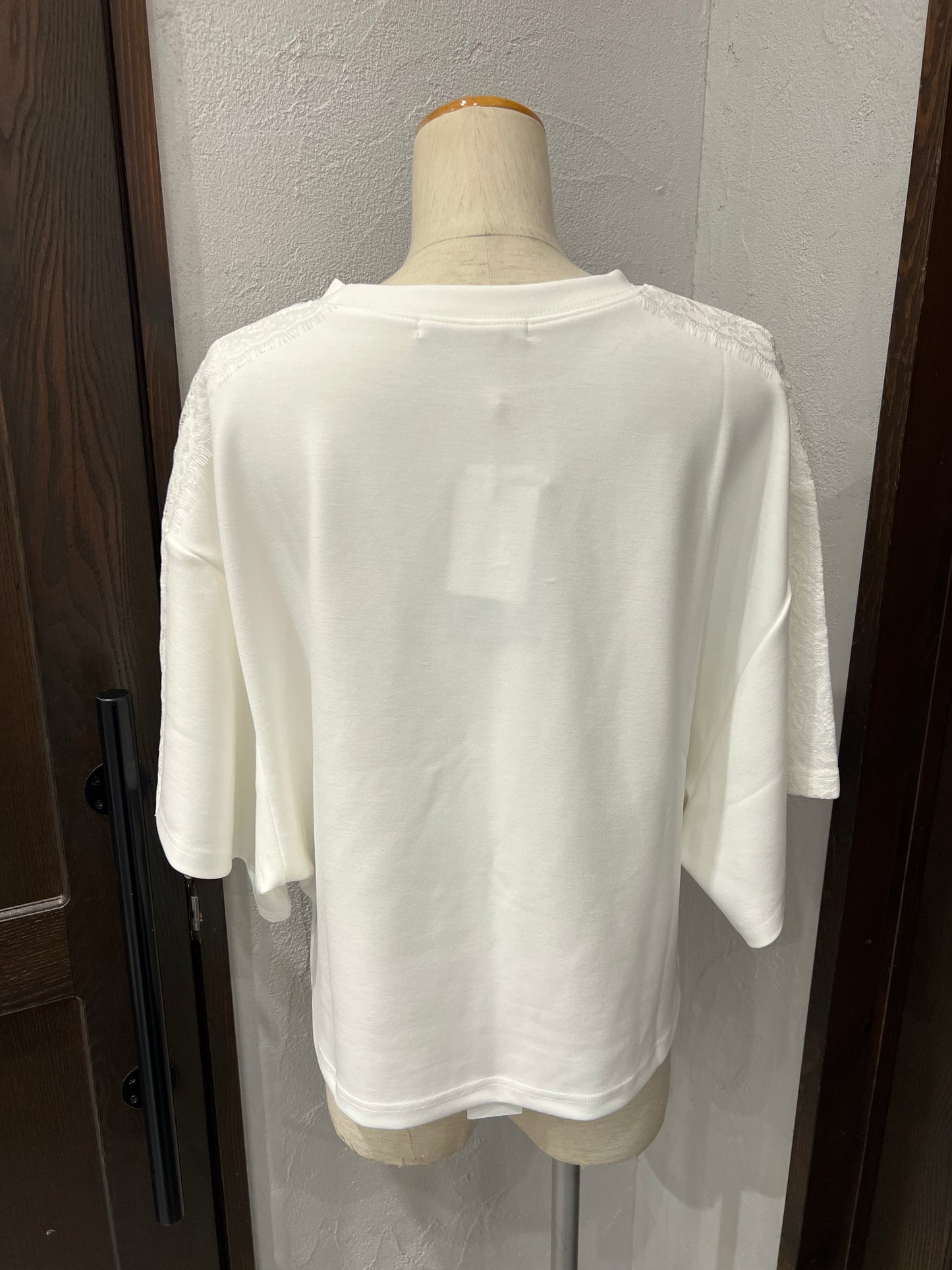 【TRANOI】トラ刺繍レースライントップス
