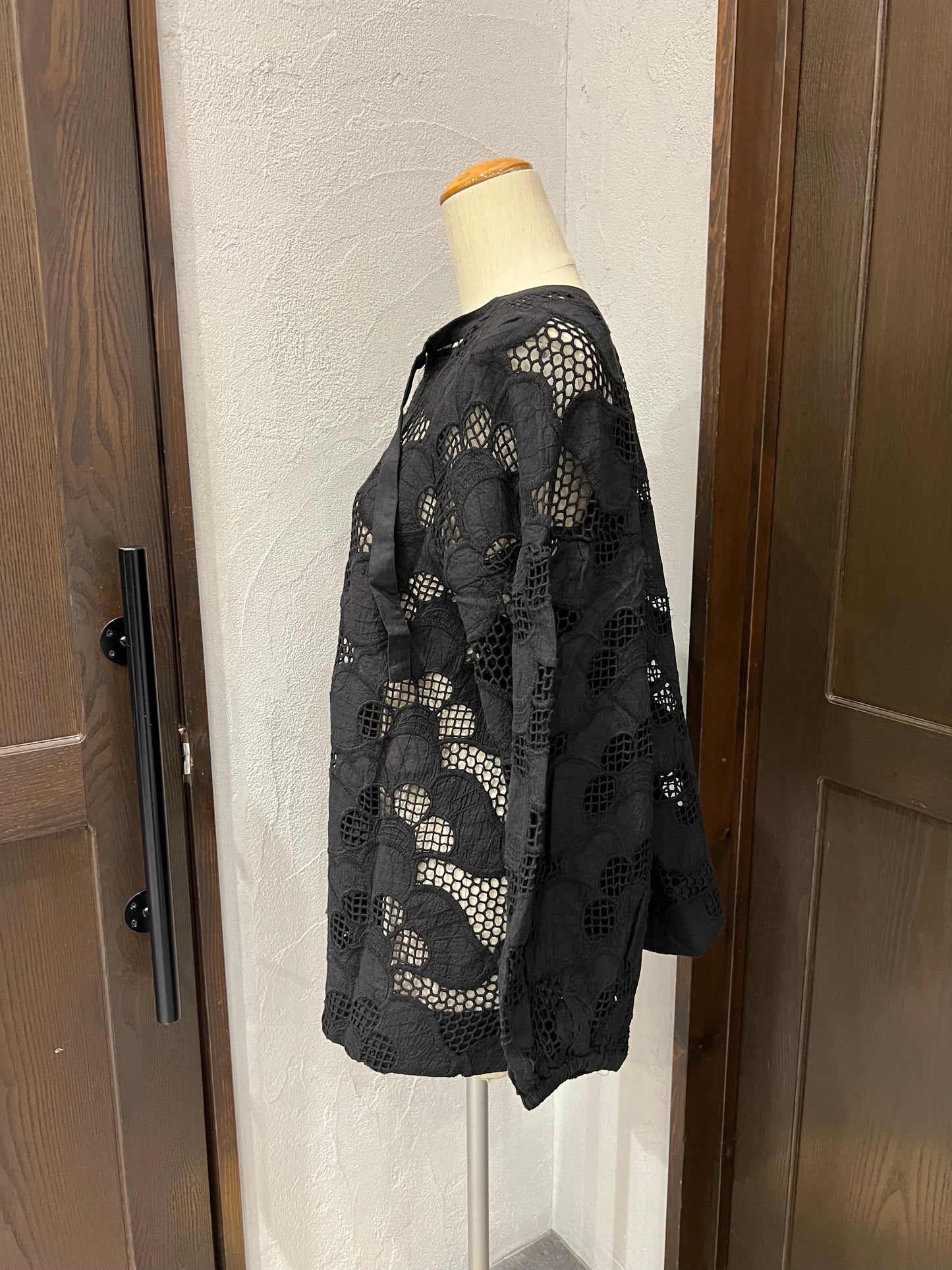 【TORRAZZO DONNA】カットワークレースブラウス