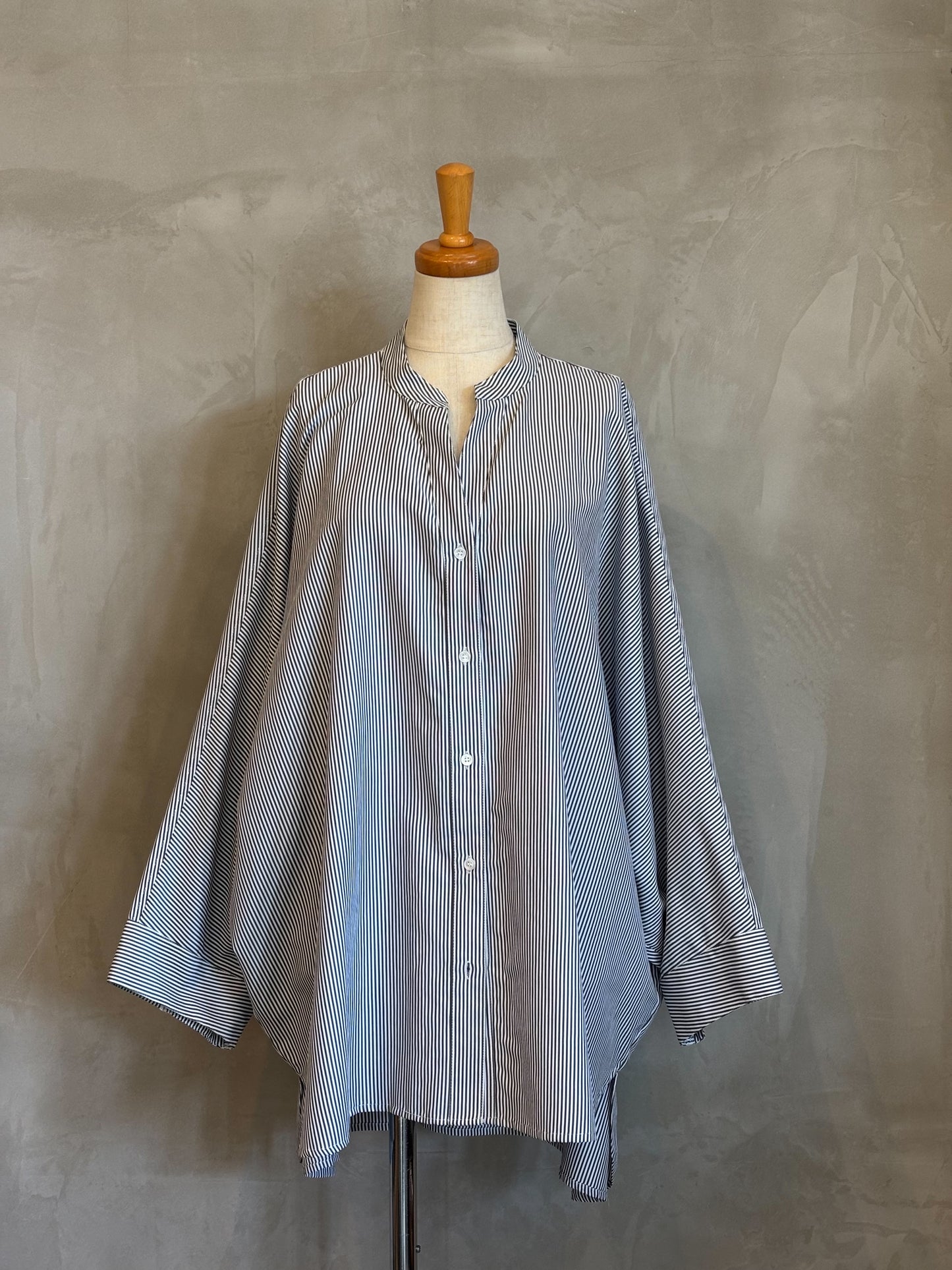 【ACUTA】ピンストライプブロードドルマンポンチョシャツ