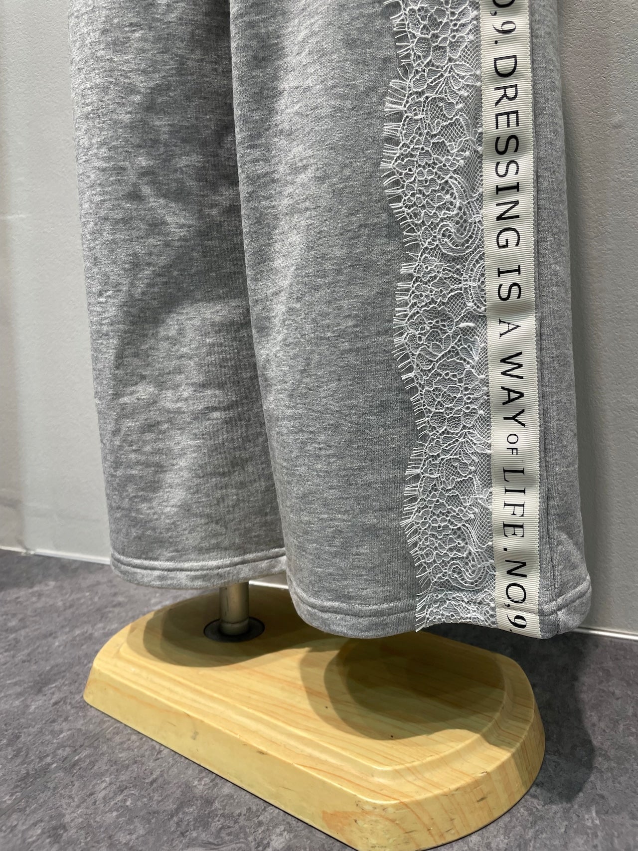 【Eimee Law】サイドロゴ＆レーススエットパンツ