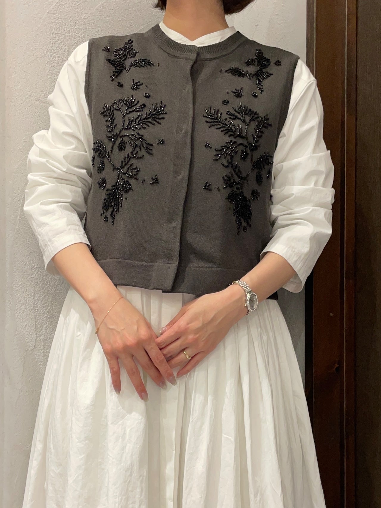 【TORRAZZO DONNA】ビーズ刺繡ニットベスト