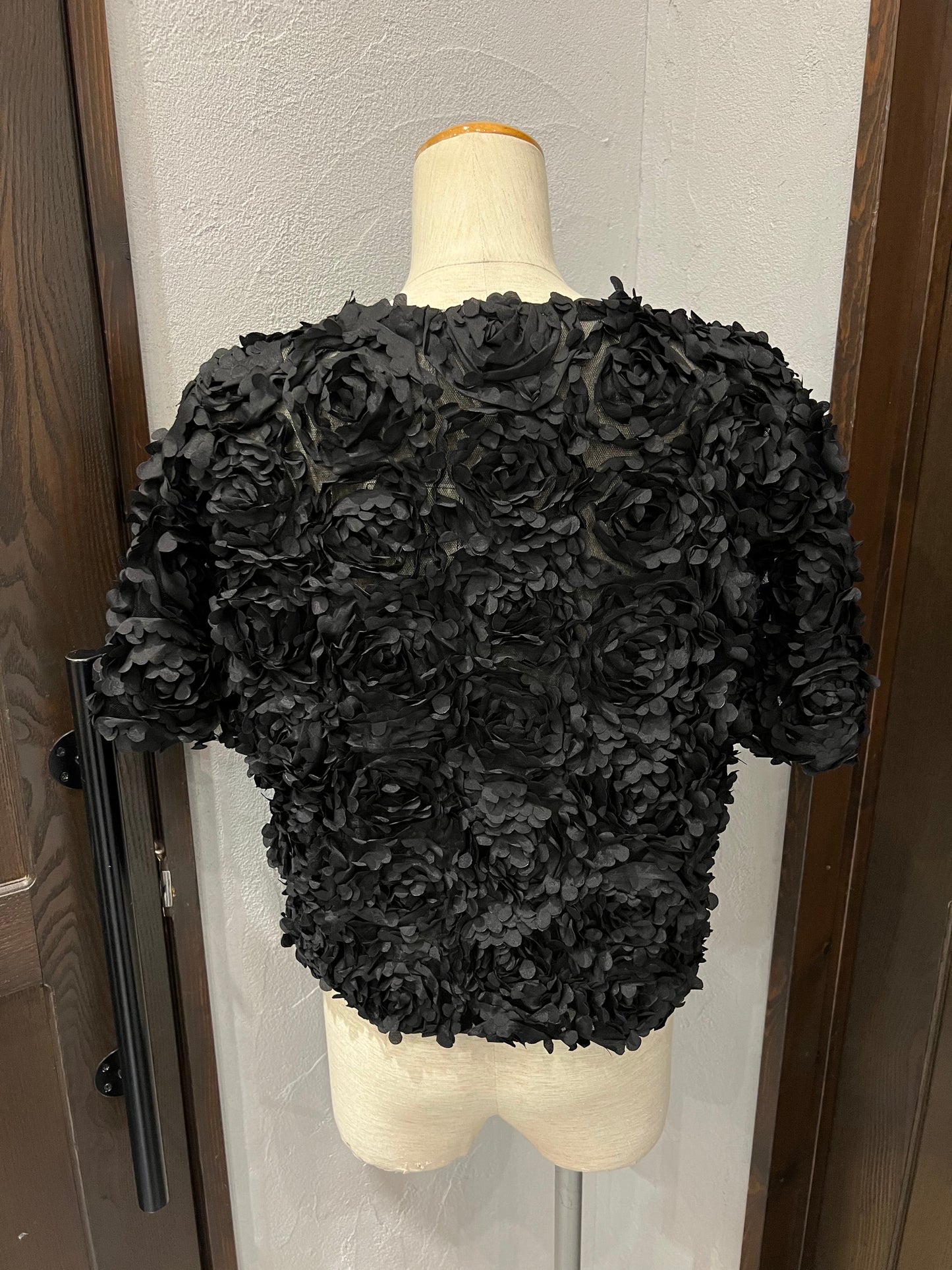 【TORRAZZO DONNA】フラワーチュール刺繍シアージャケット