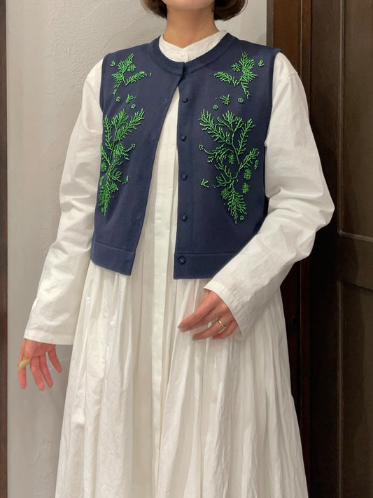 【TORRAZZO DONNA】ビーズ刺繡ニットベスト