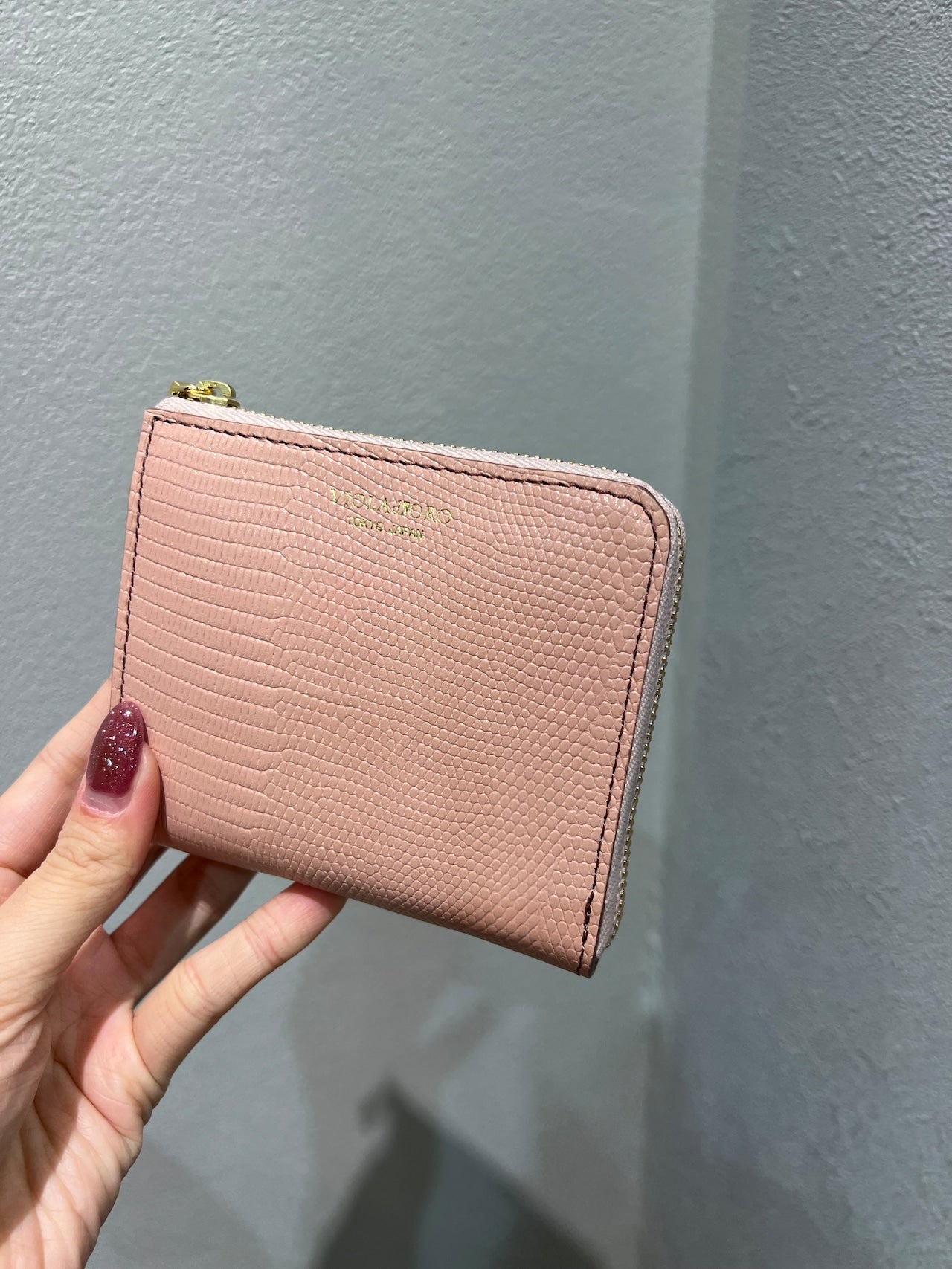 VIOLAd'RO/リザード型押しレザー二つ折りL字ウォレット