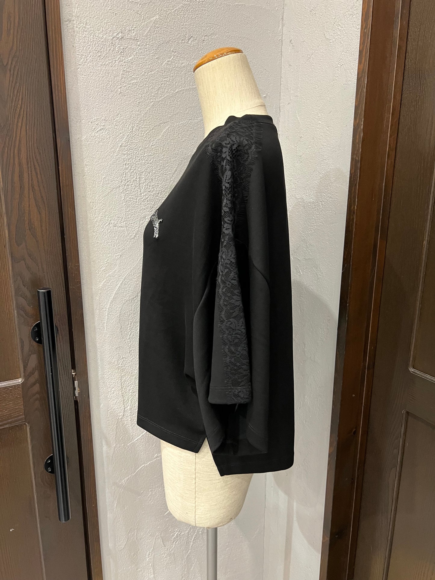 【TRANOI】トラ刺繍レースライントップス