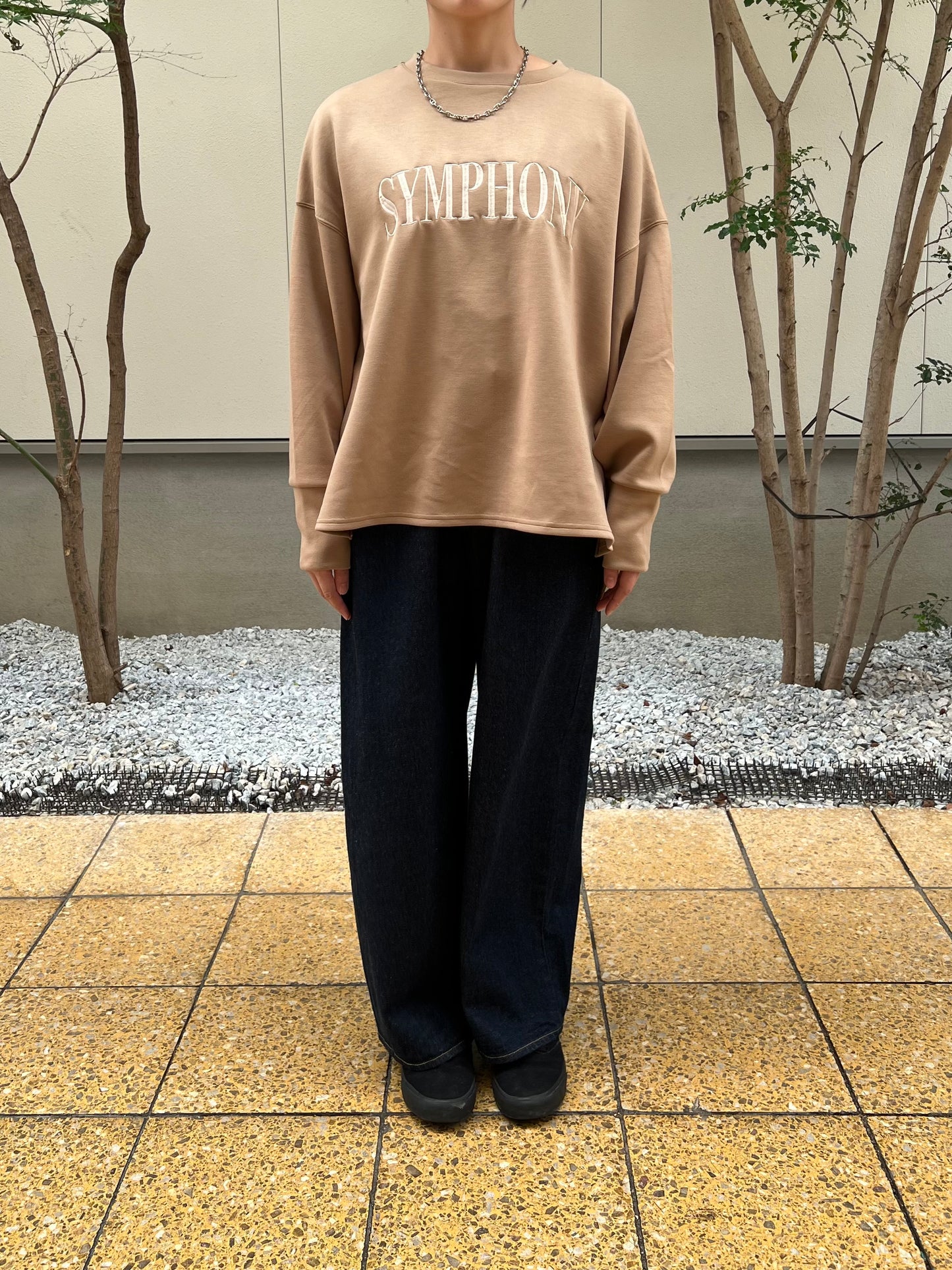 【botanical】ソフトダンボールロゴ刺繍スリットプルオーバー