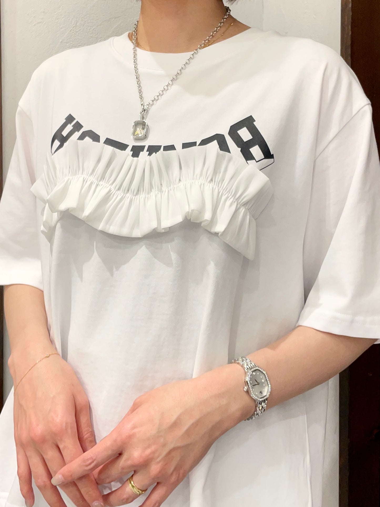 【Eimee Law】ウェーブフリルロゴプリントT