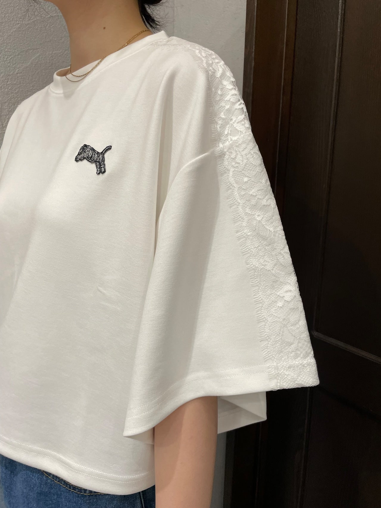 【TRANOI】トラ刺繍レースライントップス