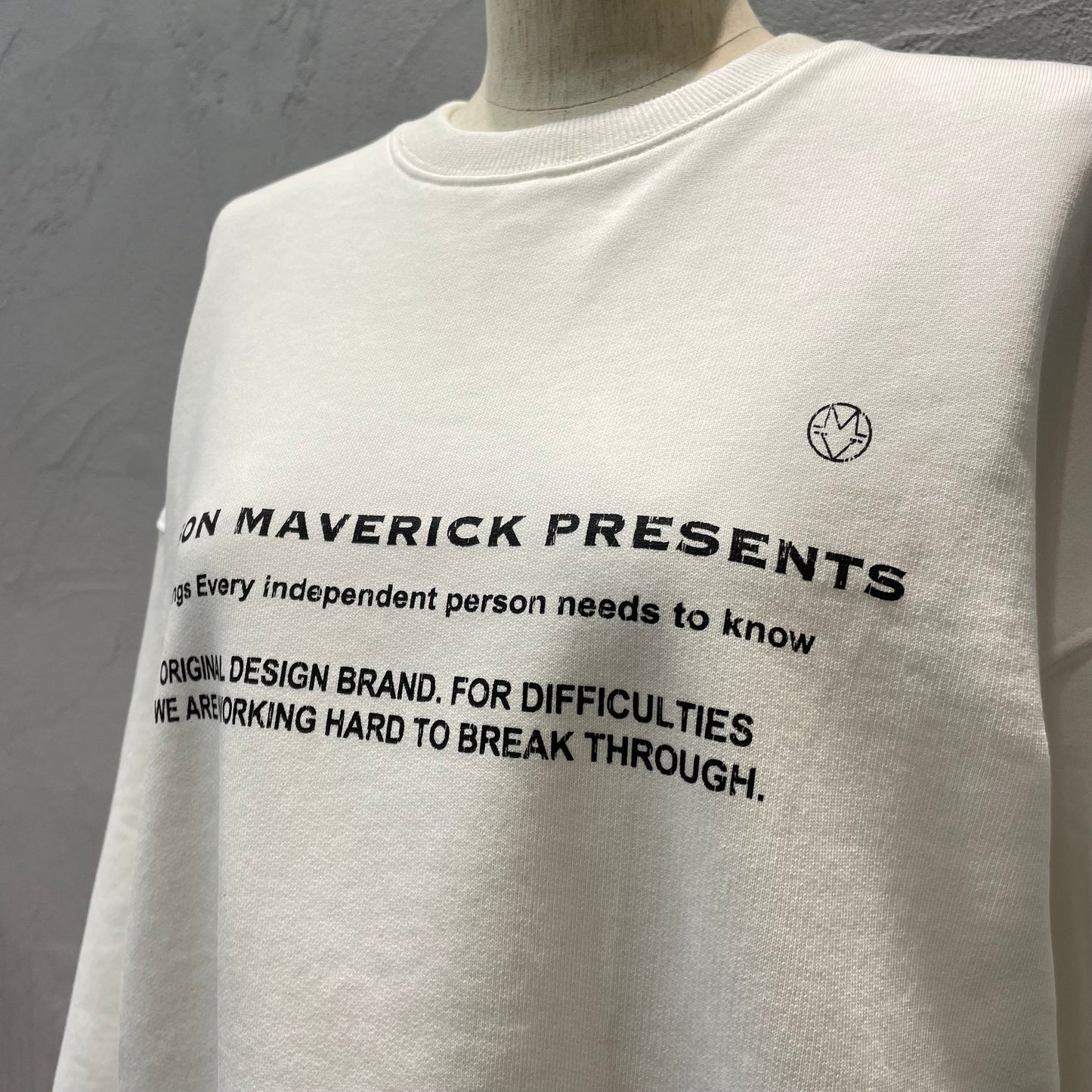 MAISON MAVERICK PRESENTS/ロゴトレーナー