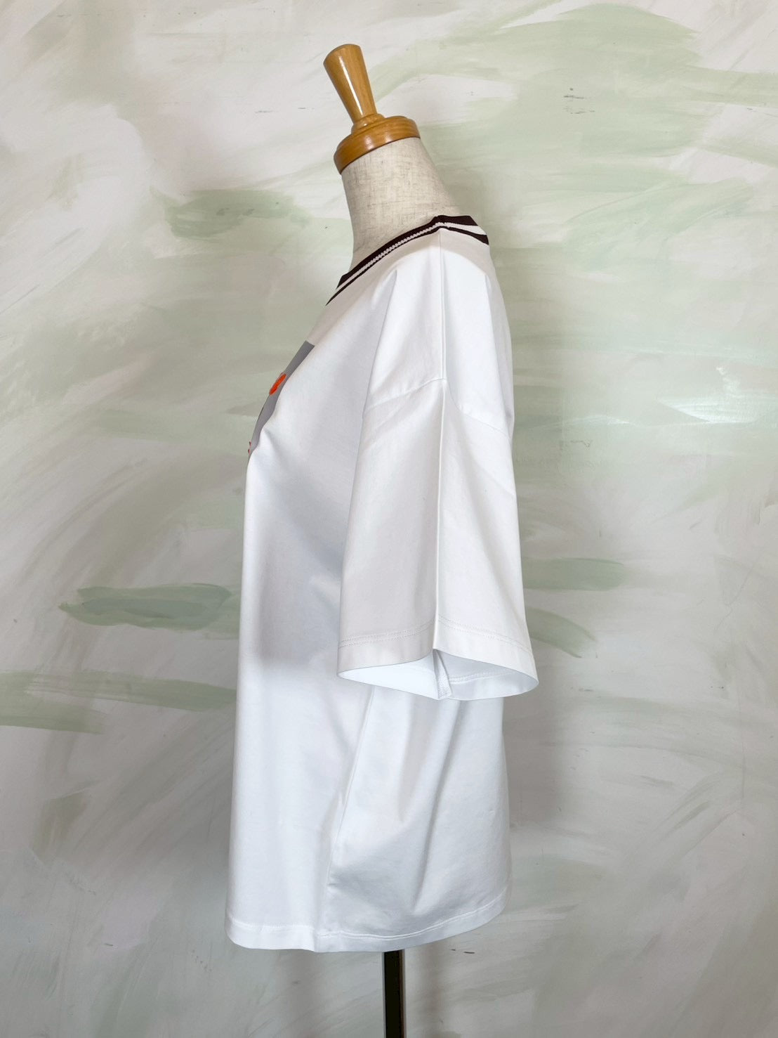 【カジュアルが新鮮になる、大人のTシャツ】EN'DAY/アートプリント×コード刺繍 Tシャツ