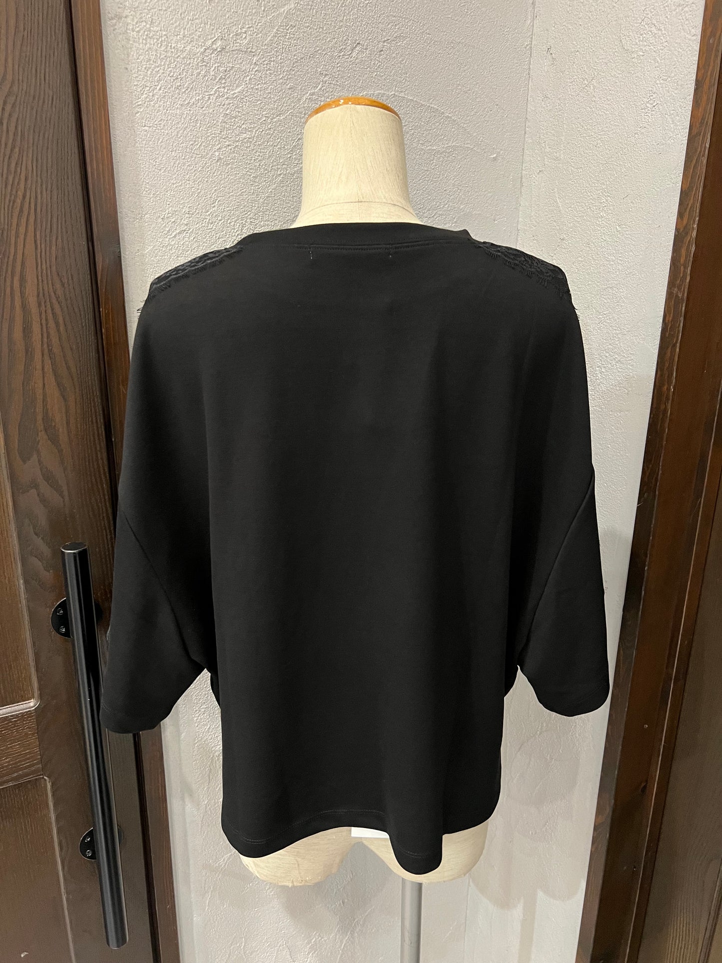 【TRANOI】トラ刺繍レースライントップス