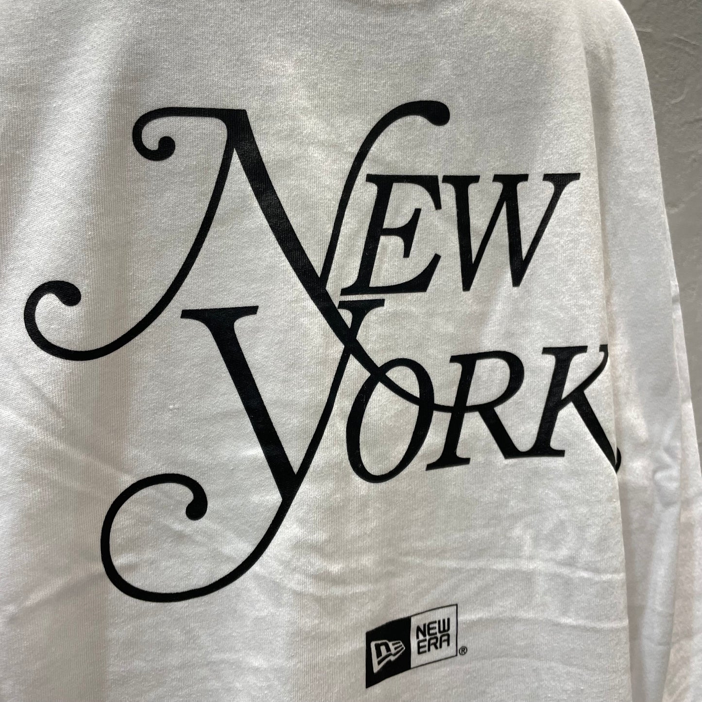 【NEW ERA】オーバーサイズド コットン Tシャツ New York Magazine （white）