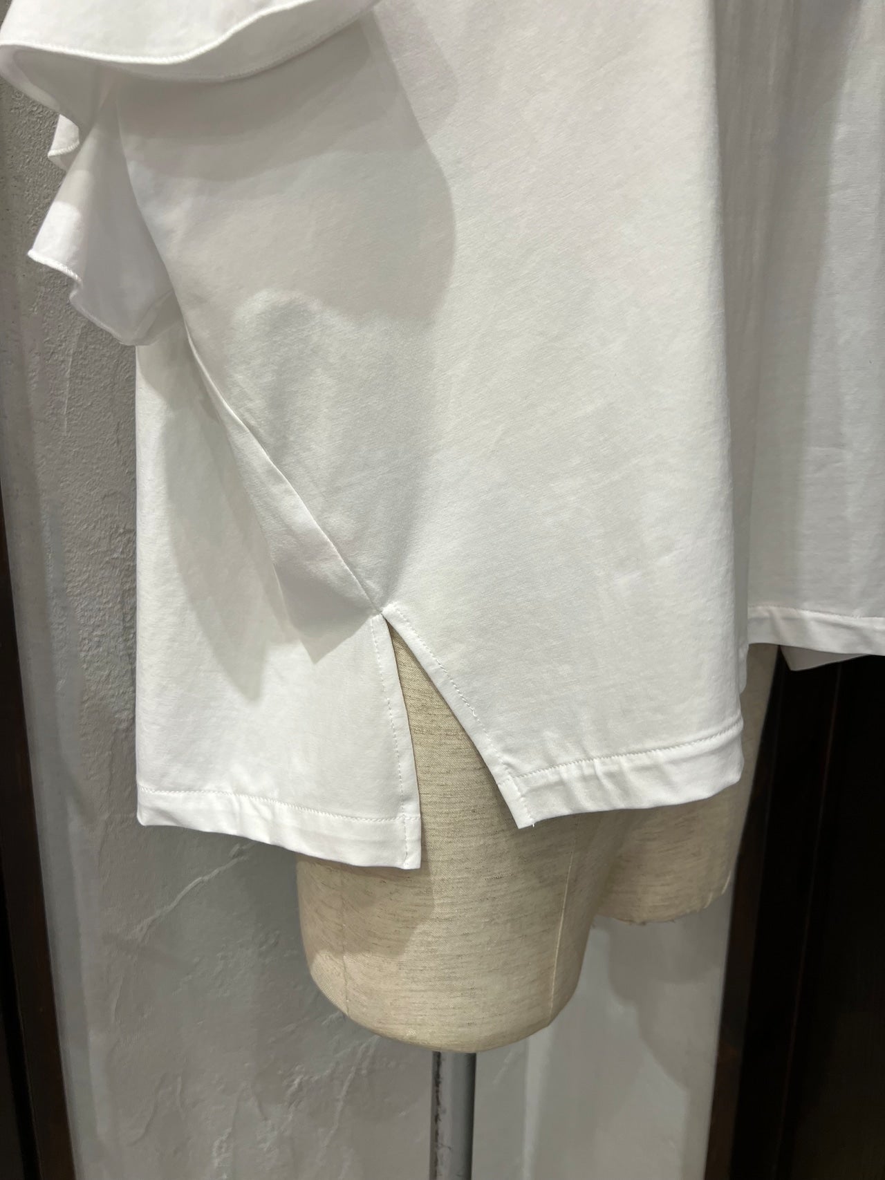 【ayane】VネックTシャツ