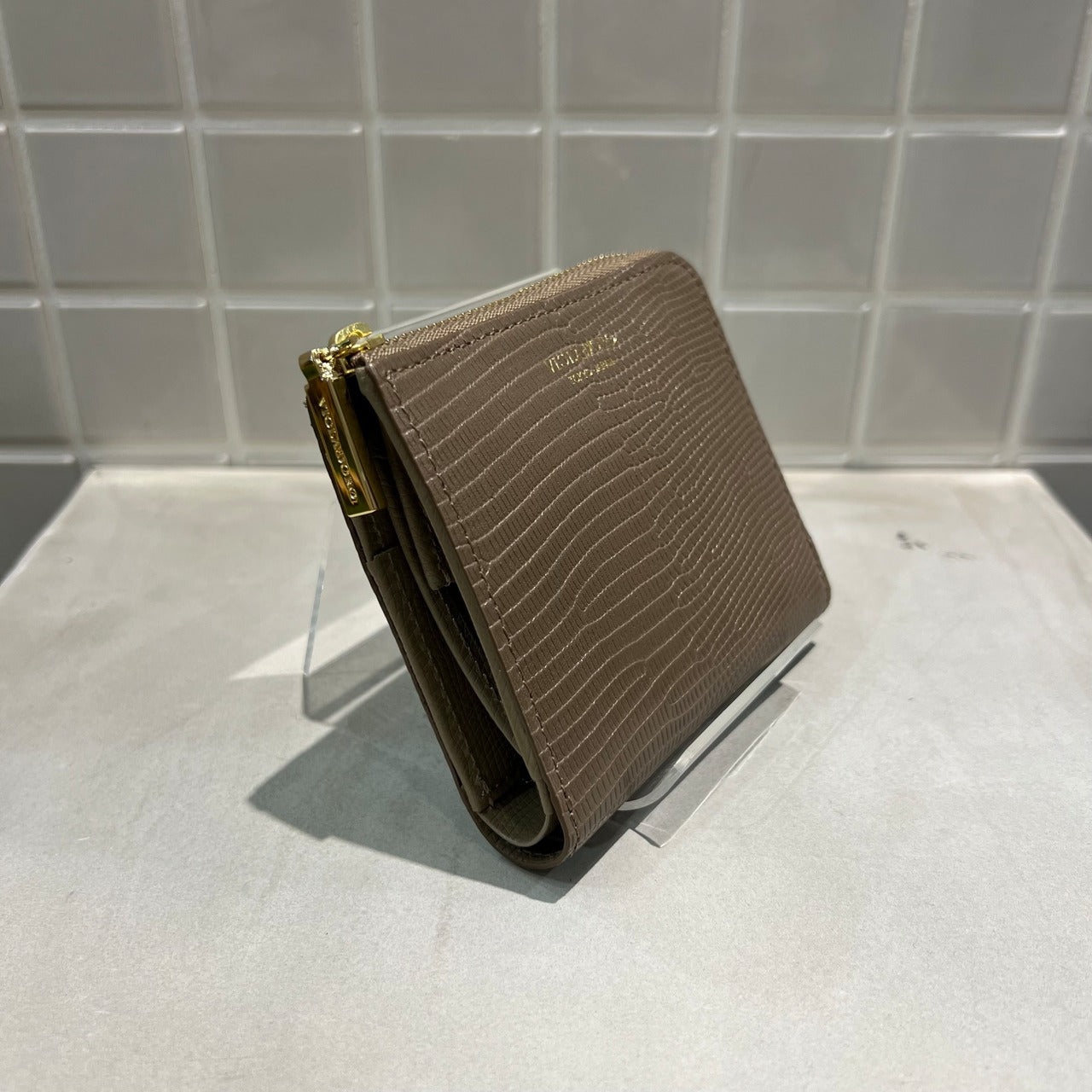 VIOLAd'RO/リザード型押しレザー二つ折りL字ウォレット