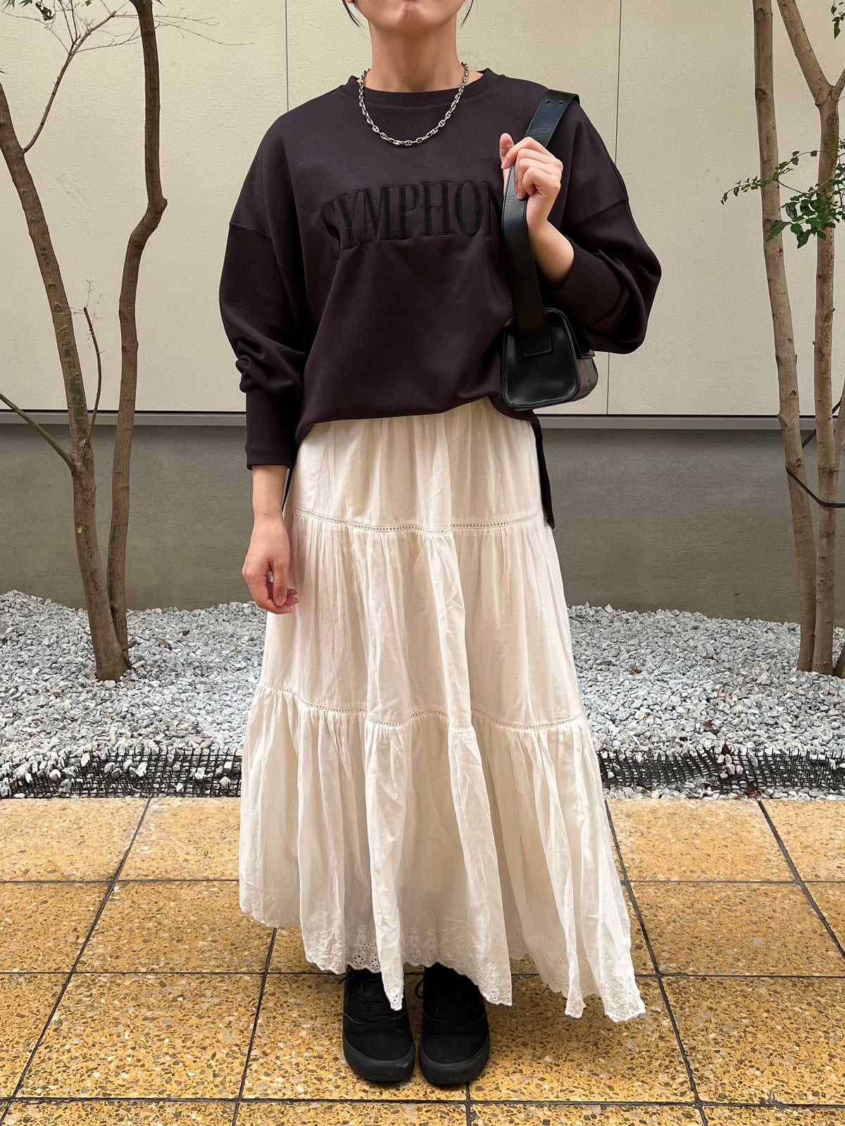 【botanical】ソフトダンボールロゴ刺繍スリットプルオーバー
