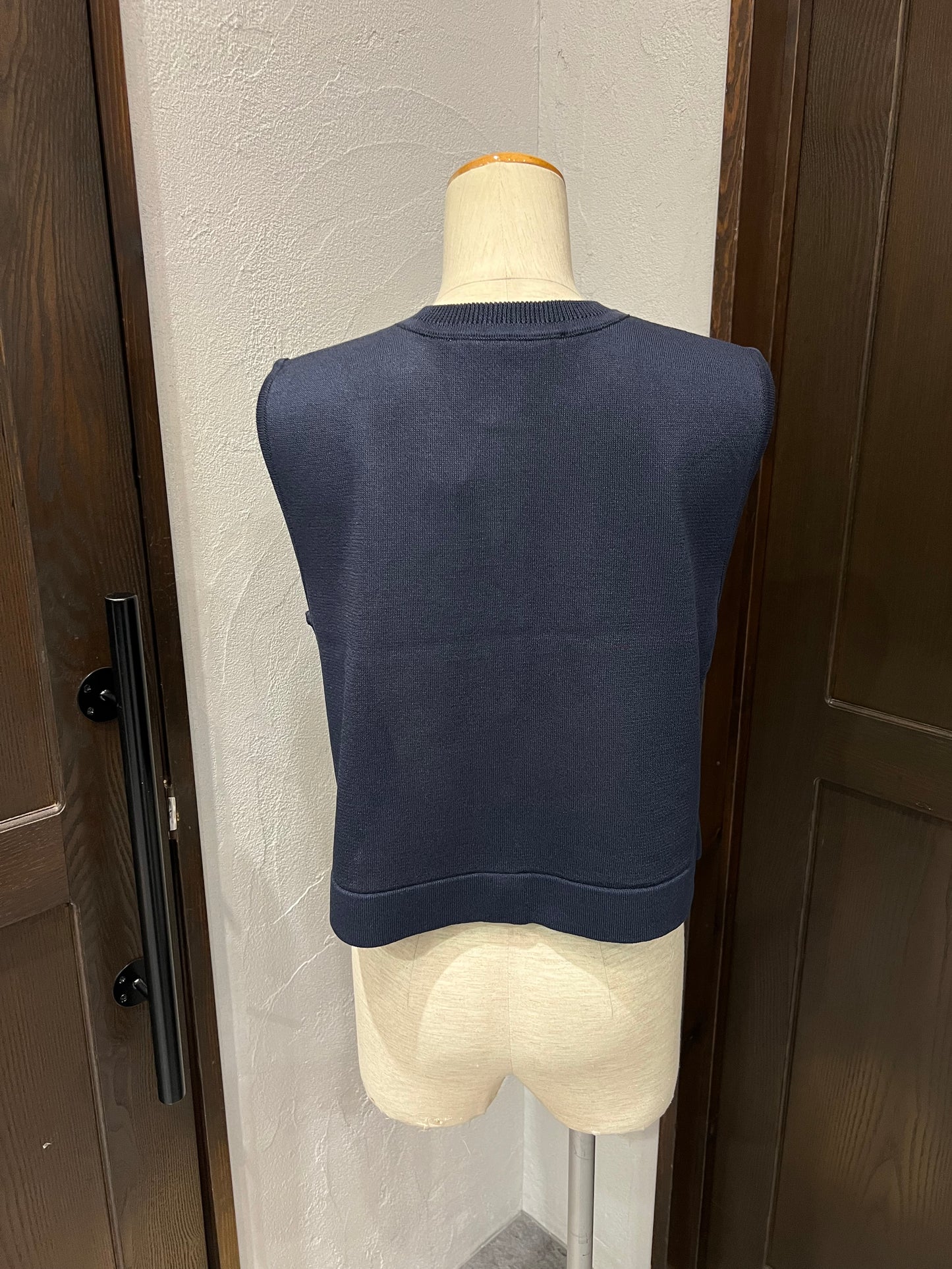 【TORRAZZO DONNA】ビーズ刺繡ニットベスト