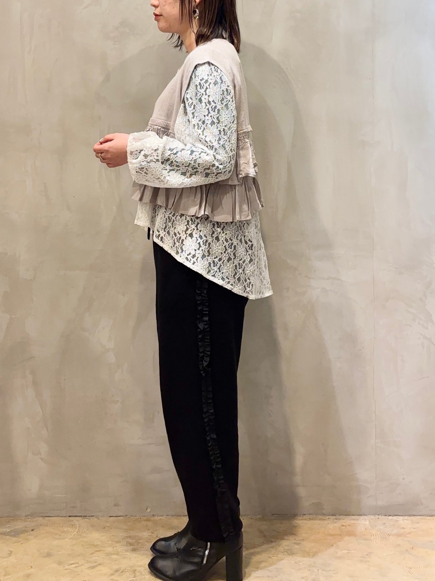 【maomade】/やわらかコットンミラノリブ風サイドふりふりフリルテーパードパンツ