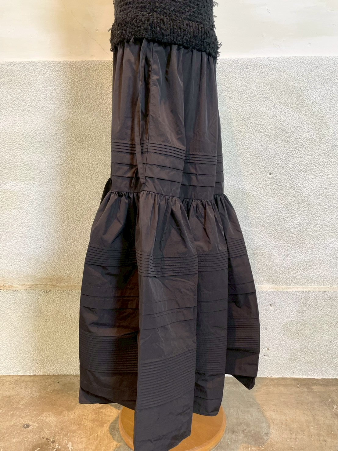 【EN'DAY】【大人のこなれスタイル】ニット×ティアード ワンピース Black×Black