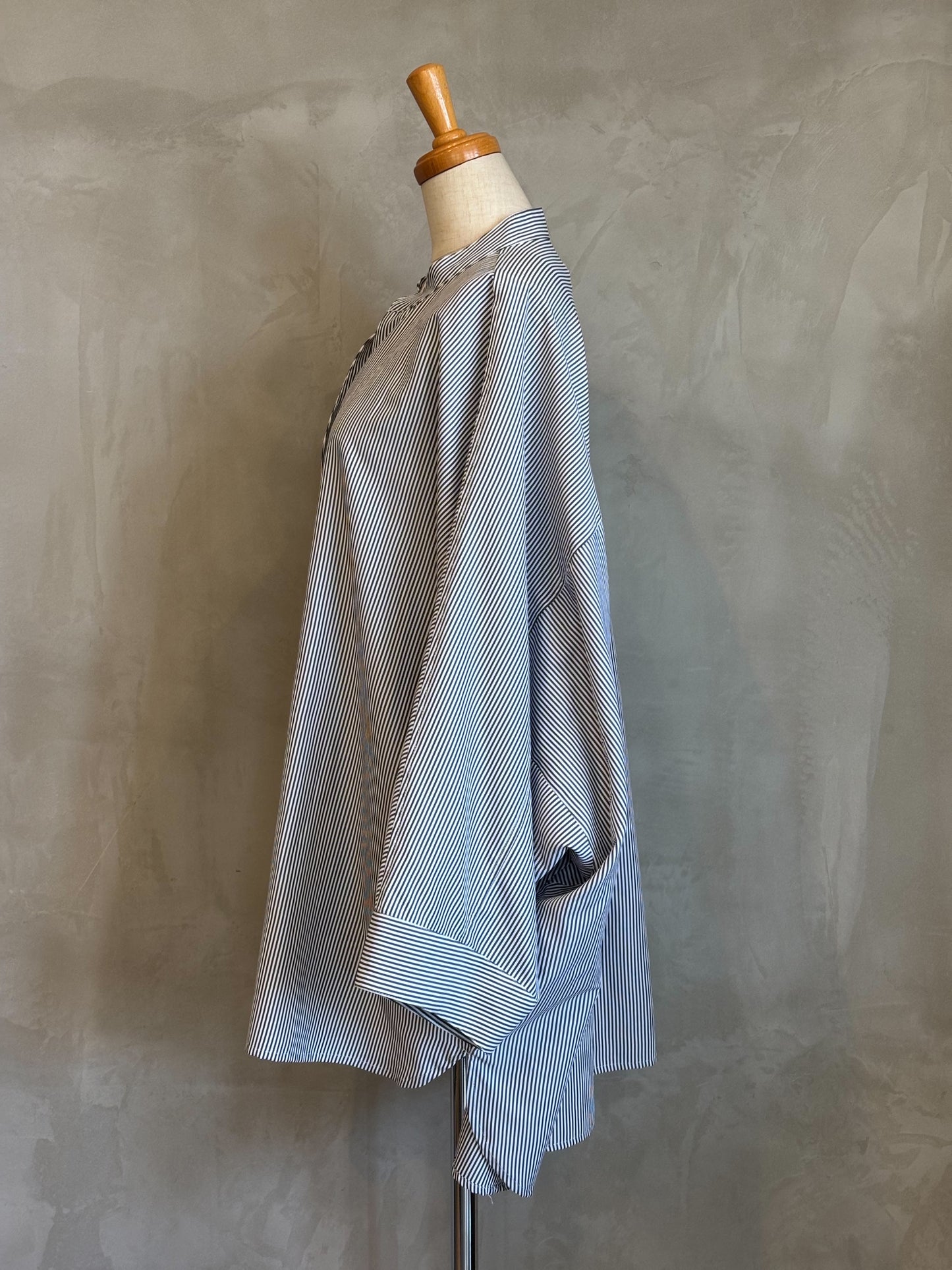 【ACUTA】ピンストライプブロードドルマンポンチョシャツ