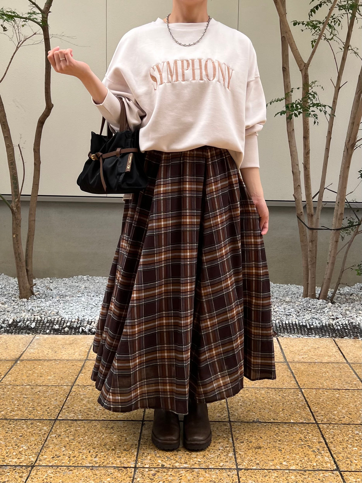【botanical】ソフトダンボールロゴ刺繍スリットプルオーバー