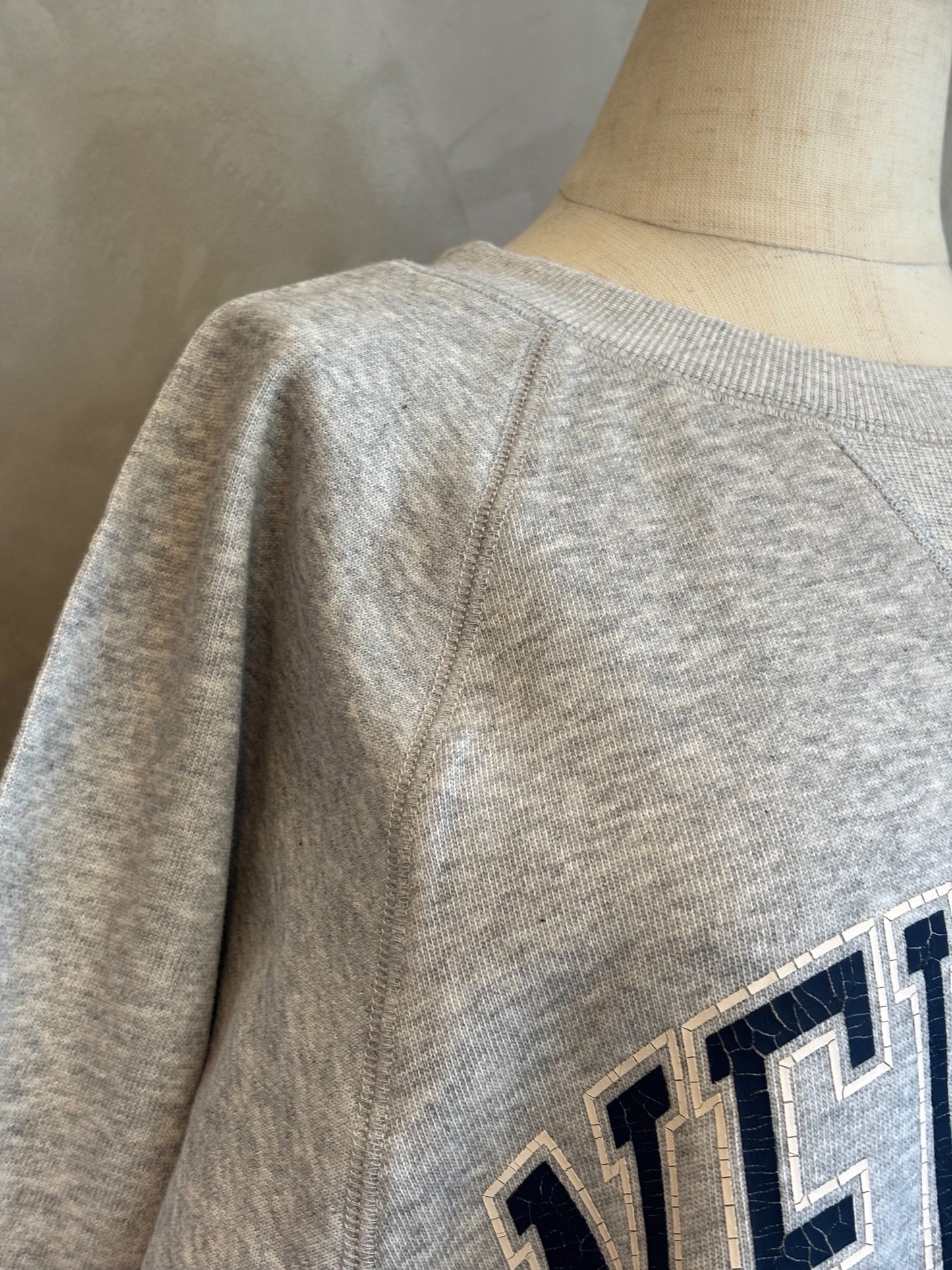 【NEW ERA】スウェット クルーネック（グレー）