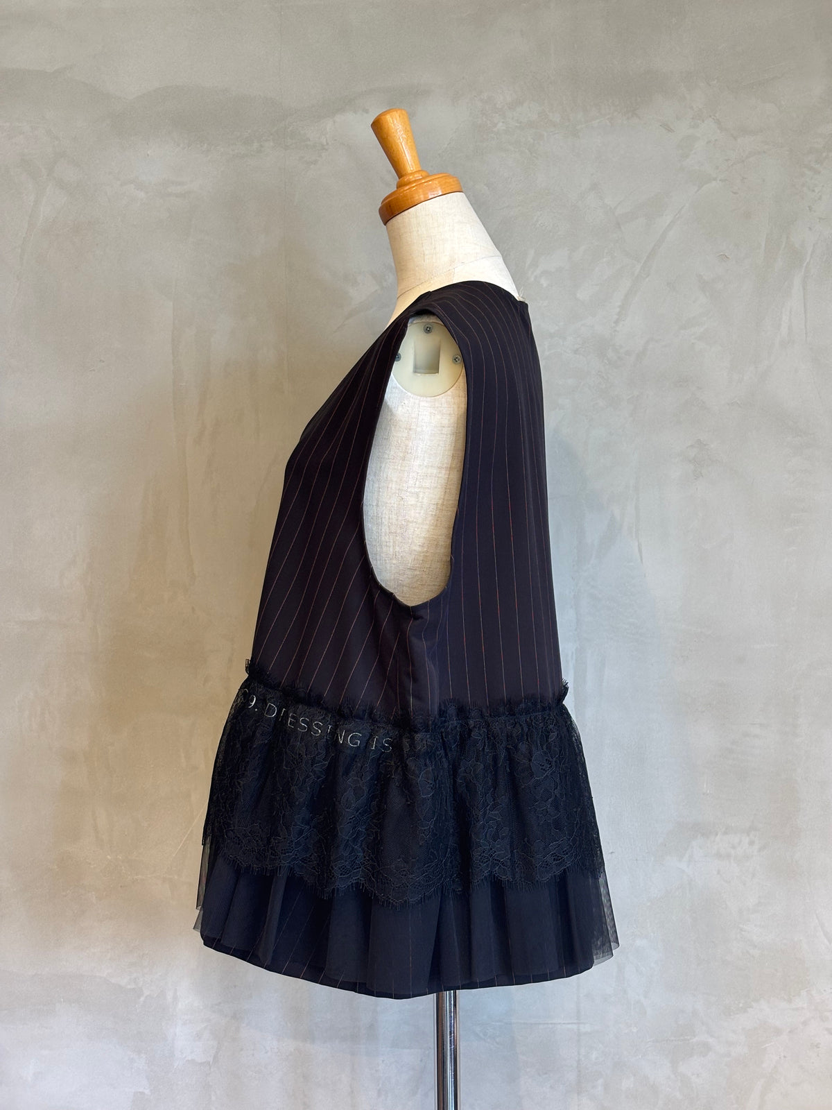〈10/1ライブ紹介商品〉【Eimee Law】ピンストライプレースフリルベストSETUP