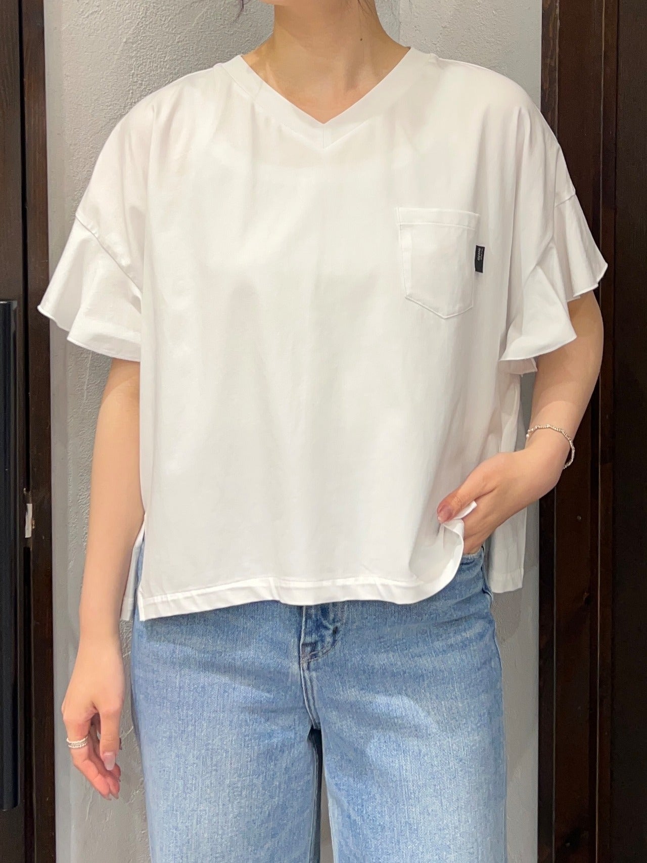 【ayane】VネックTシャツ