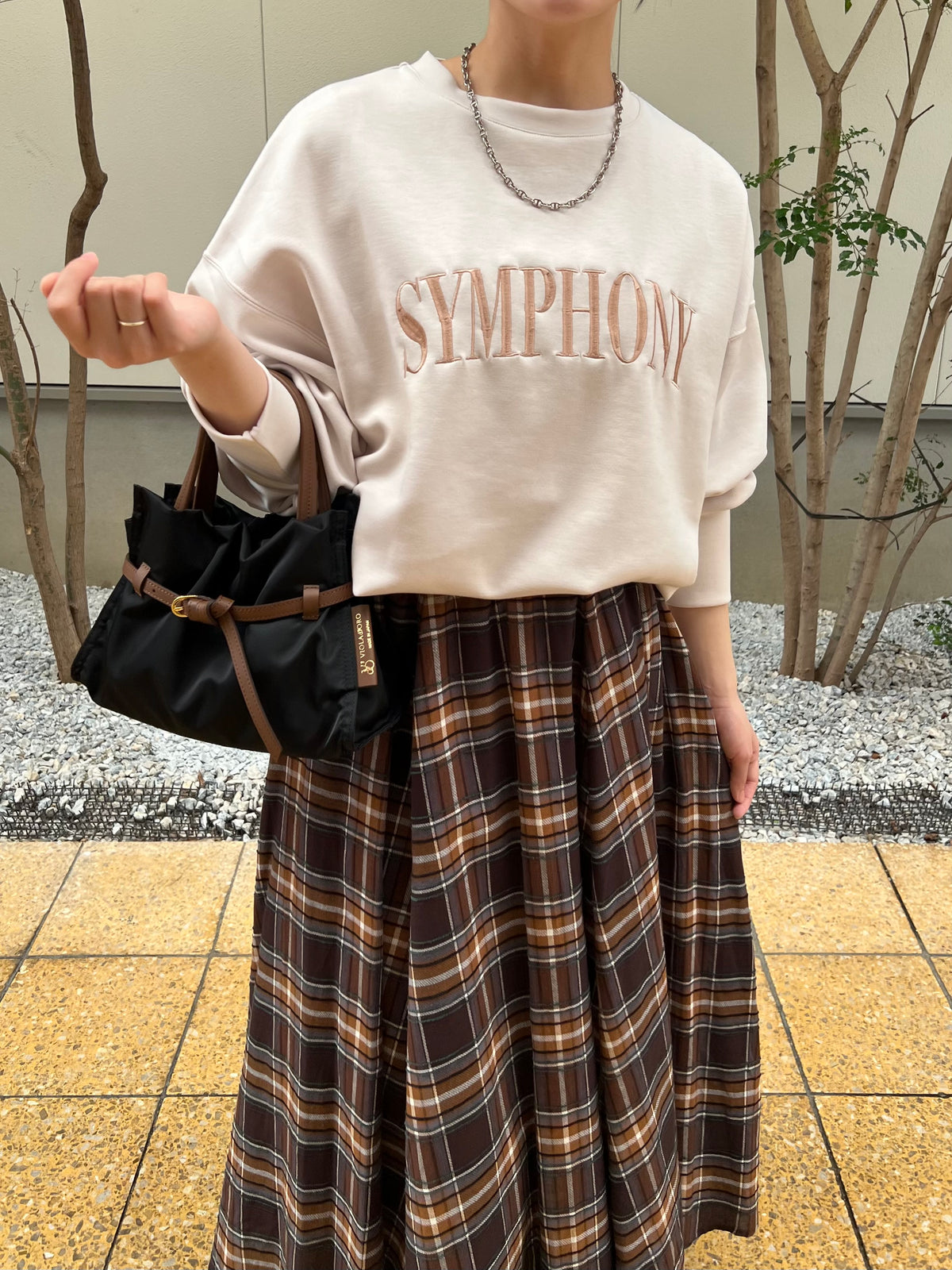 【botanical】ソフトダンボールロゴ刺繍スリットプルオーバー