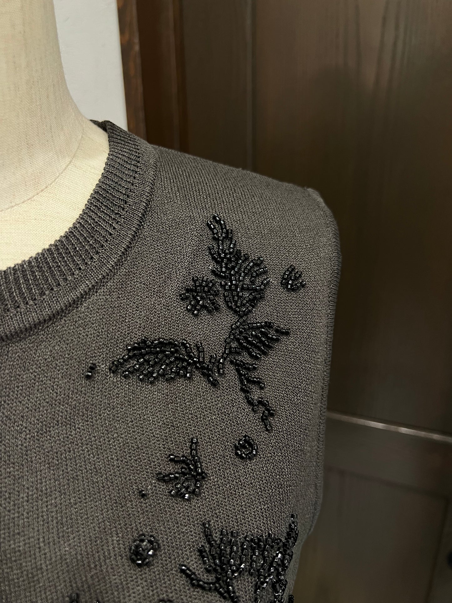 【TORRAZZO DONNA】ビーズ刺繡ニットベスト