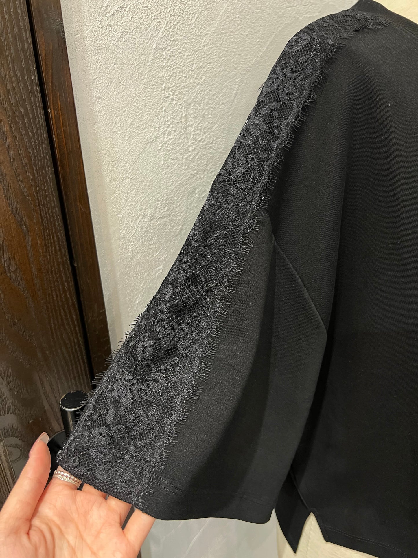 【TRANOI】トラ刺繍レースライントップス
