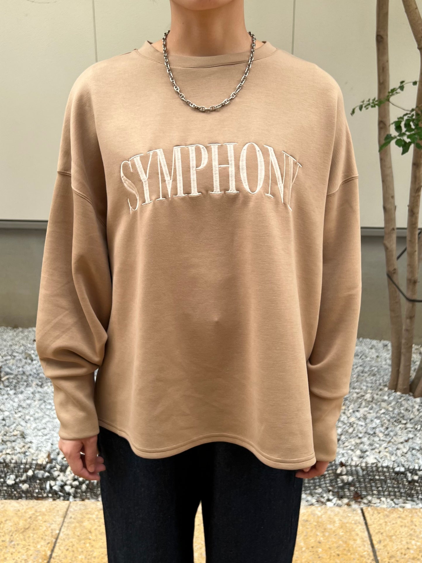 【botanical】ソフトダンボールロゴ刺繍スリットプルオーバー